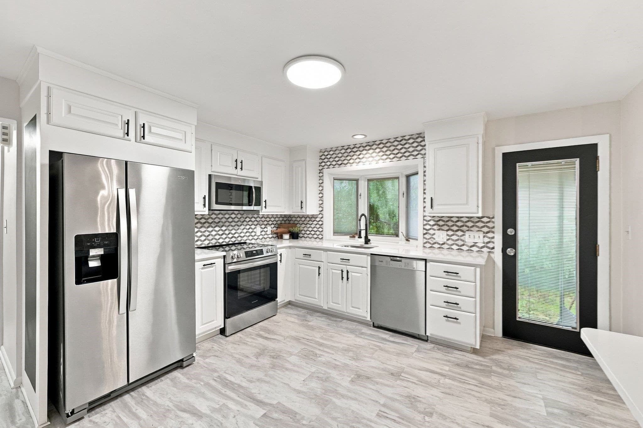 Single Family Residence at 17 Oakridge St, Ludlow MA 01056, Ludlow, photo 7 of 33