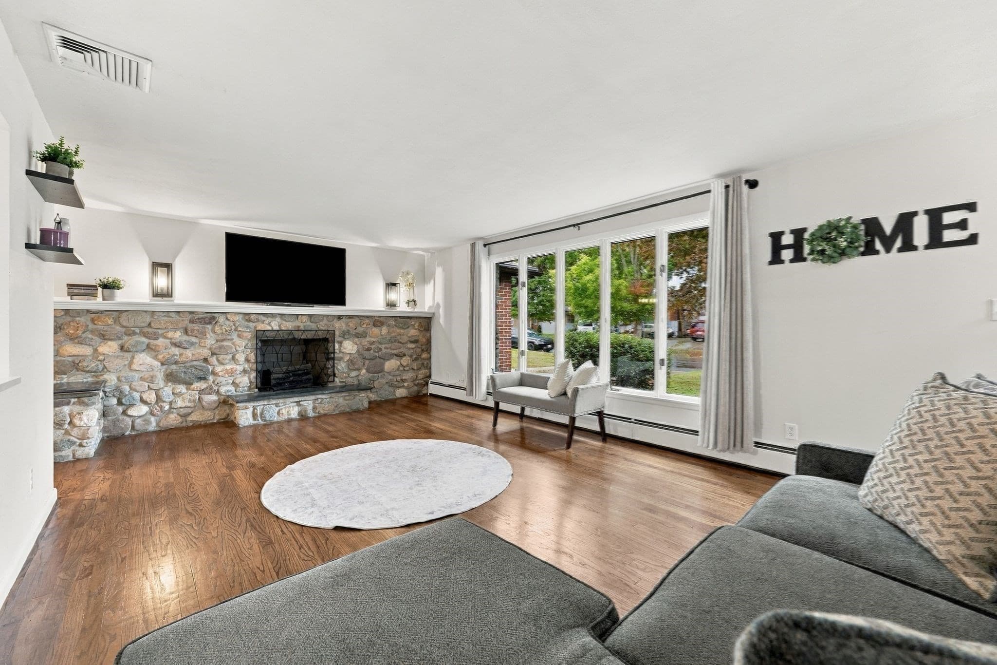 Single Family Residence at 17 Oakridge St, Ludlow MA 01056, Ludlow, photo 9 of 33