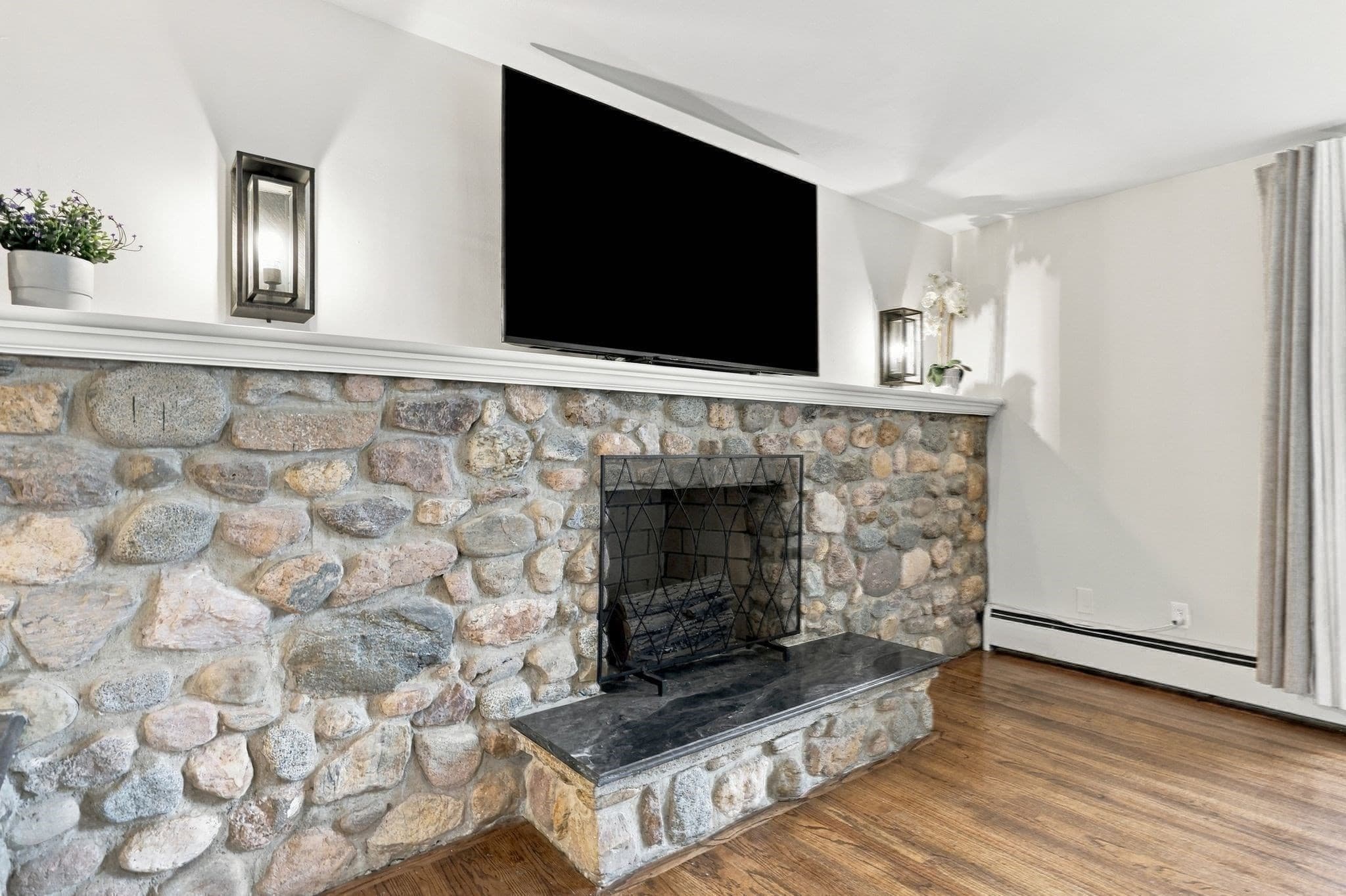 Single Family Residence at 17 Oakridge St, Ludlow MA 01056, Ludlow, photo 10 of 33