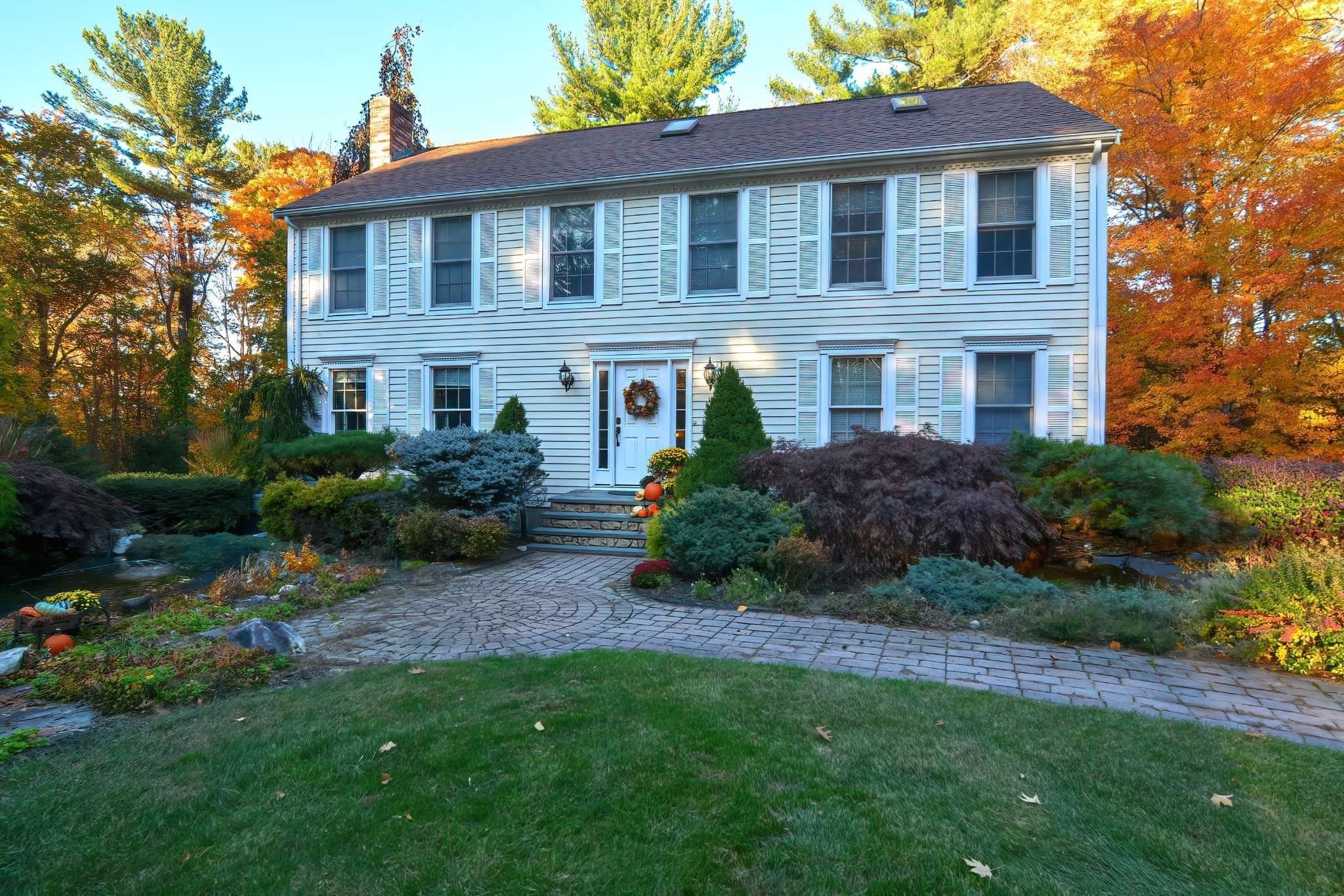 8 Greybirch Rd, Andover MA 01810
