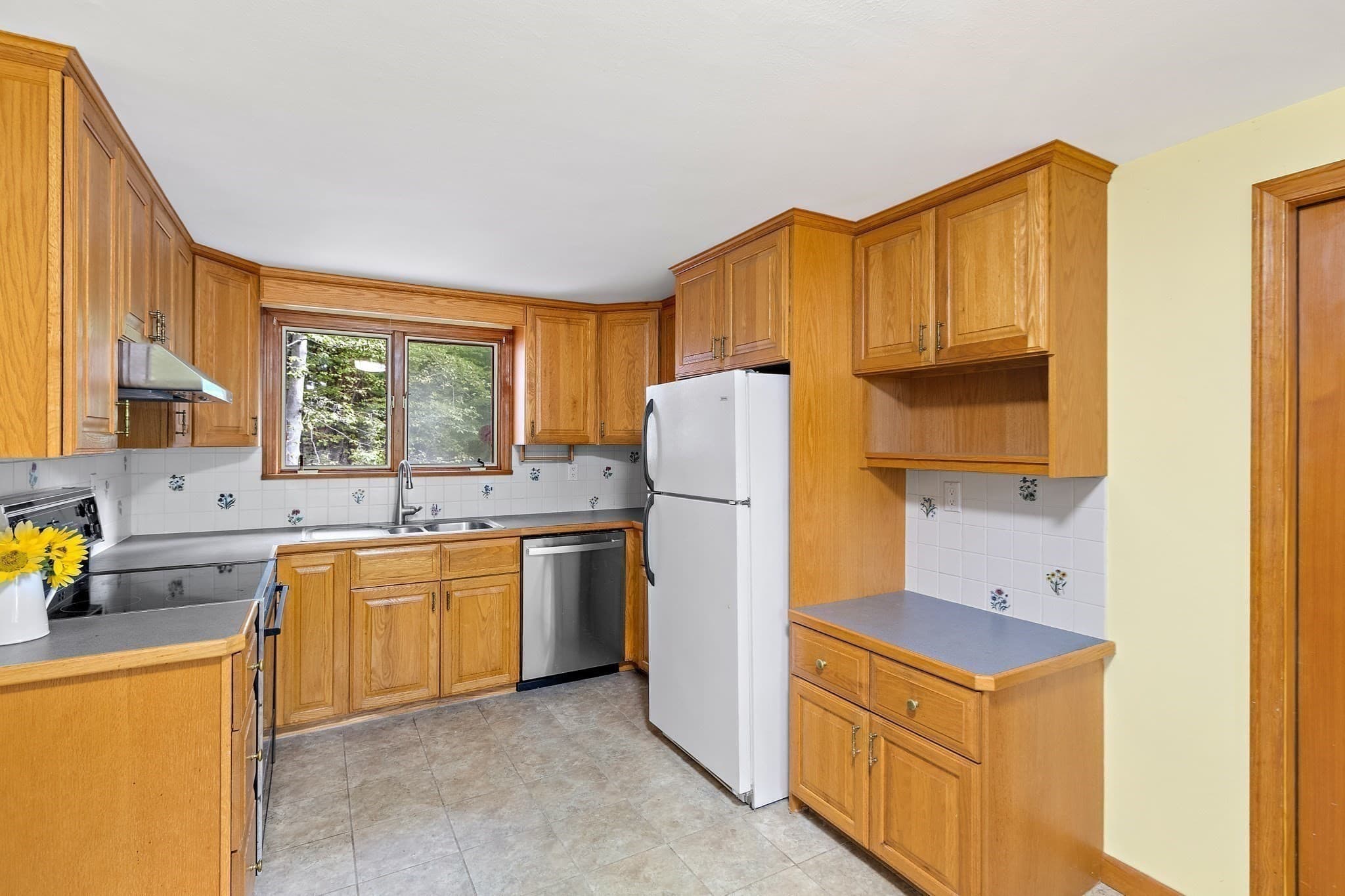 Single Family Residence at 8 Ethelyn Cir, Maynard MA 01754, Maynard, photo 7 of 38