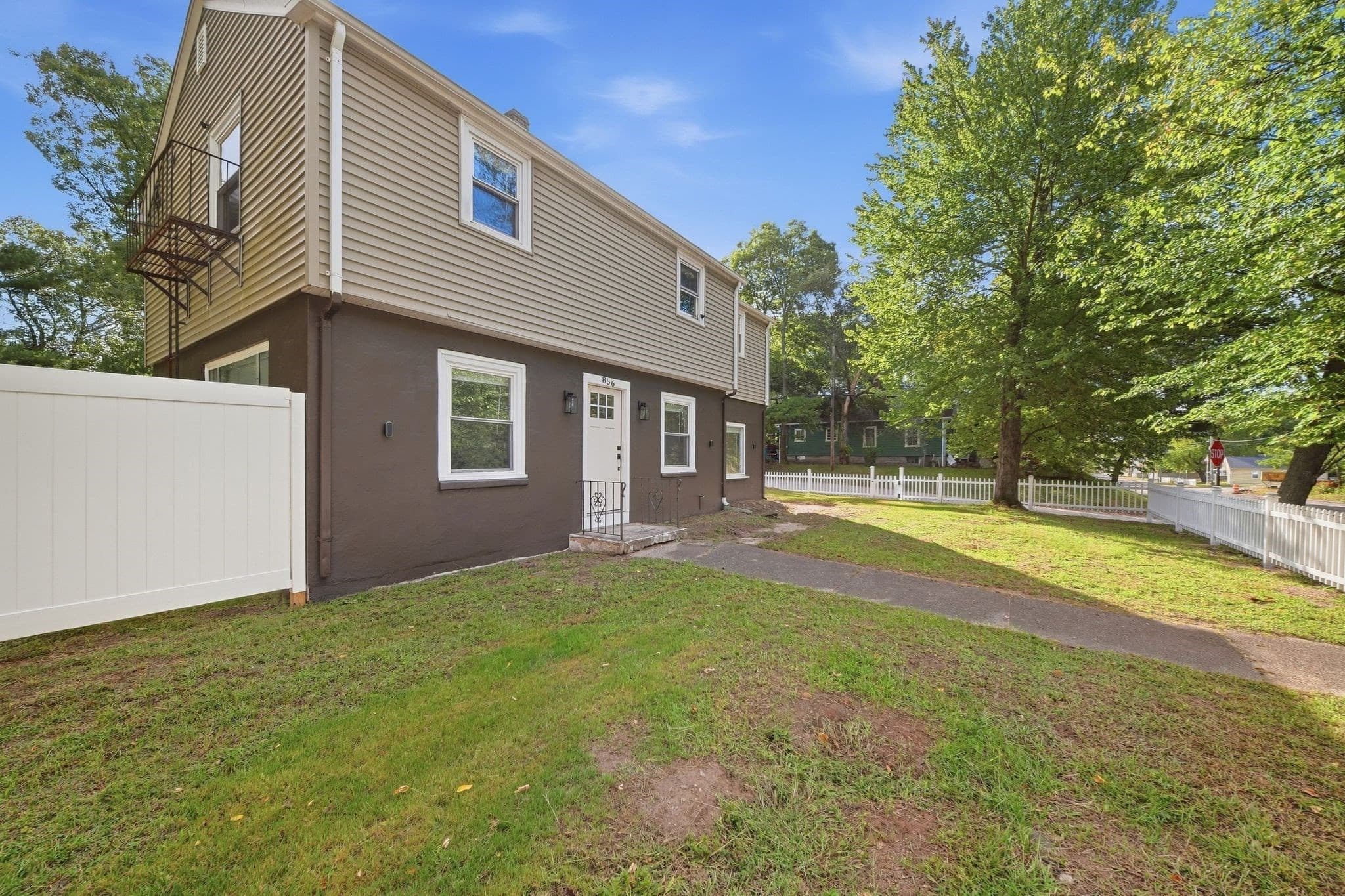 856 Newport Ave, Attleboro MA 02703