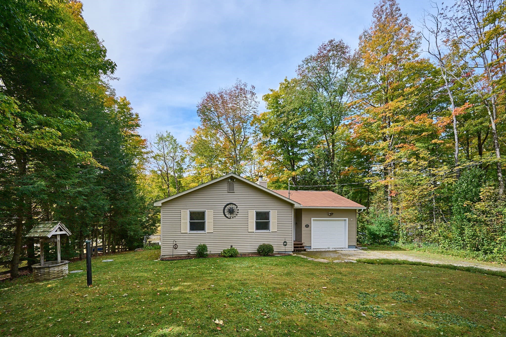 Single Family Residence at 126 Alan A Dale Dr., Becket MA 01223, Becket, photo 3 of 31