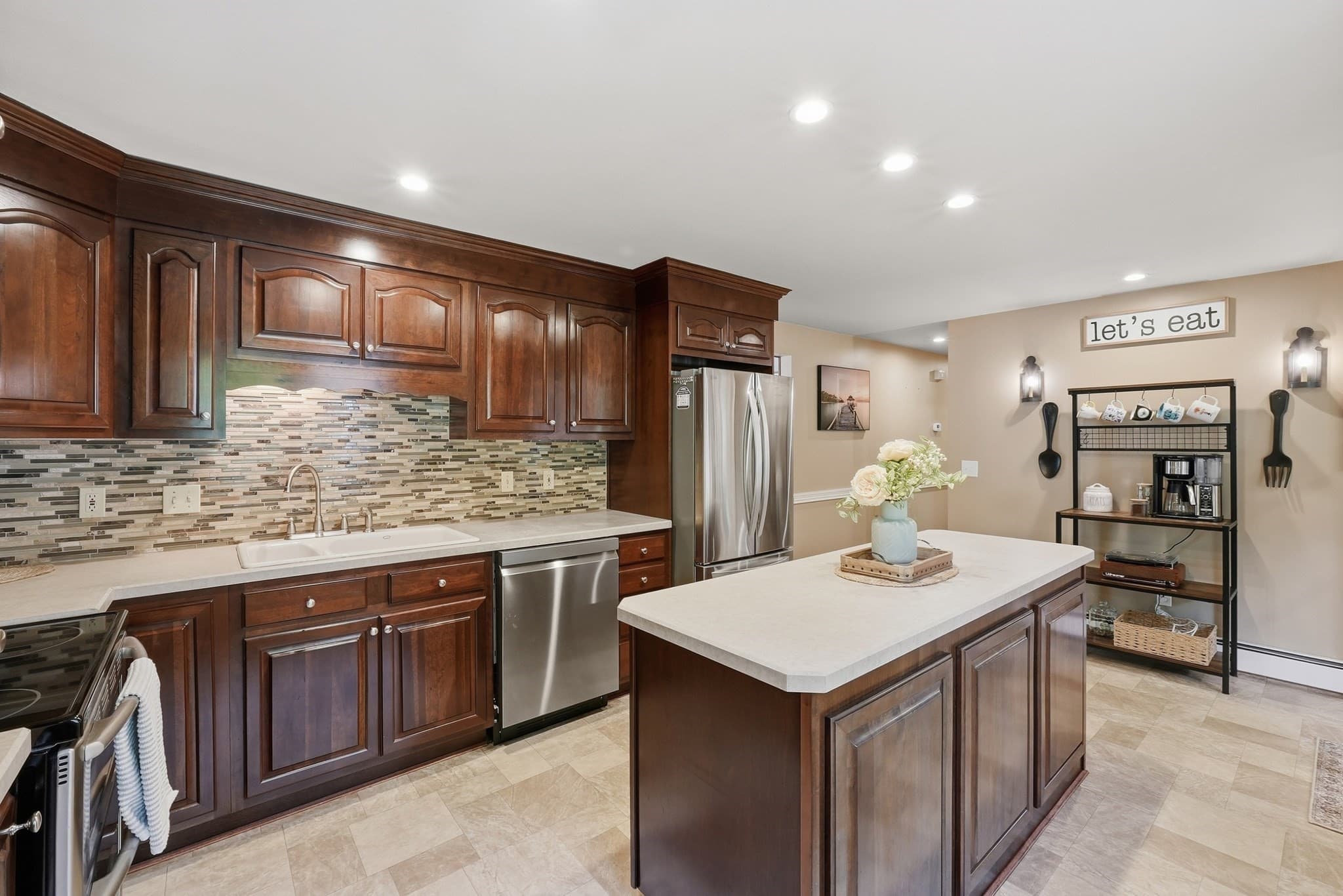 Single Family Residence at 107 Cedar St, Sturbridge MA 01518, Sturbridge, photo 6 of 40