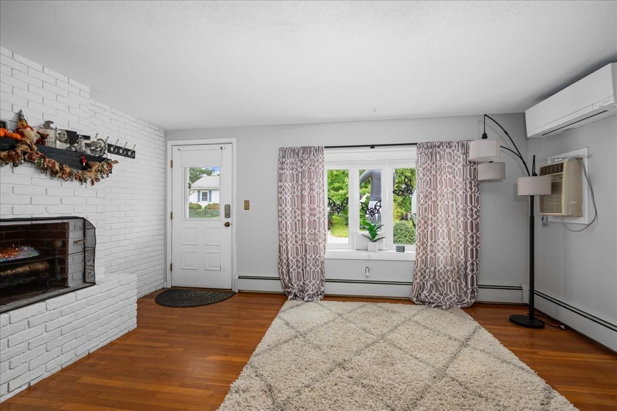 Single Family Residence at 3 Vine St, Webster MA 01570, Webster, photo 6 of 25