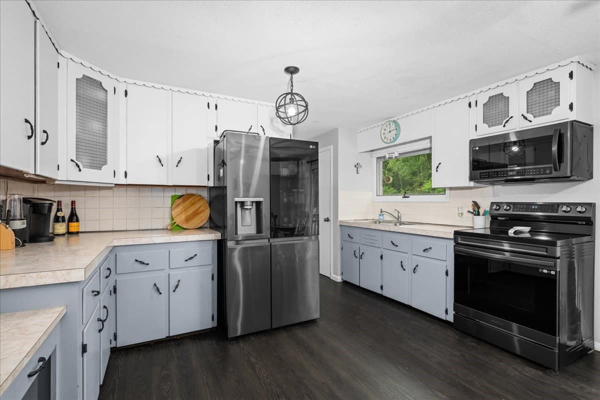 Single Family Residence at 3 Vine St, Webster MA 01570, Webster, photo 7 of 25