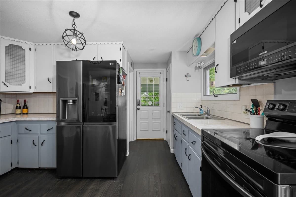 Single Family Residence at 3 Vine St, Webster MA 01570, Webster, photo 9 of 25