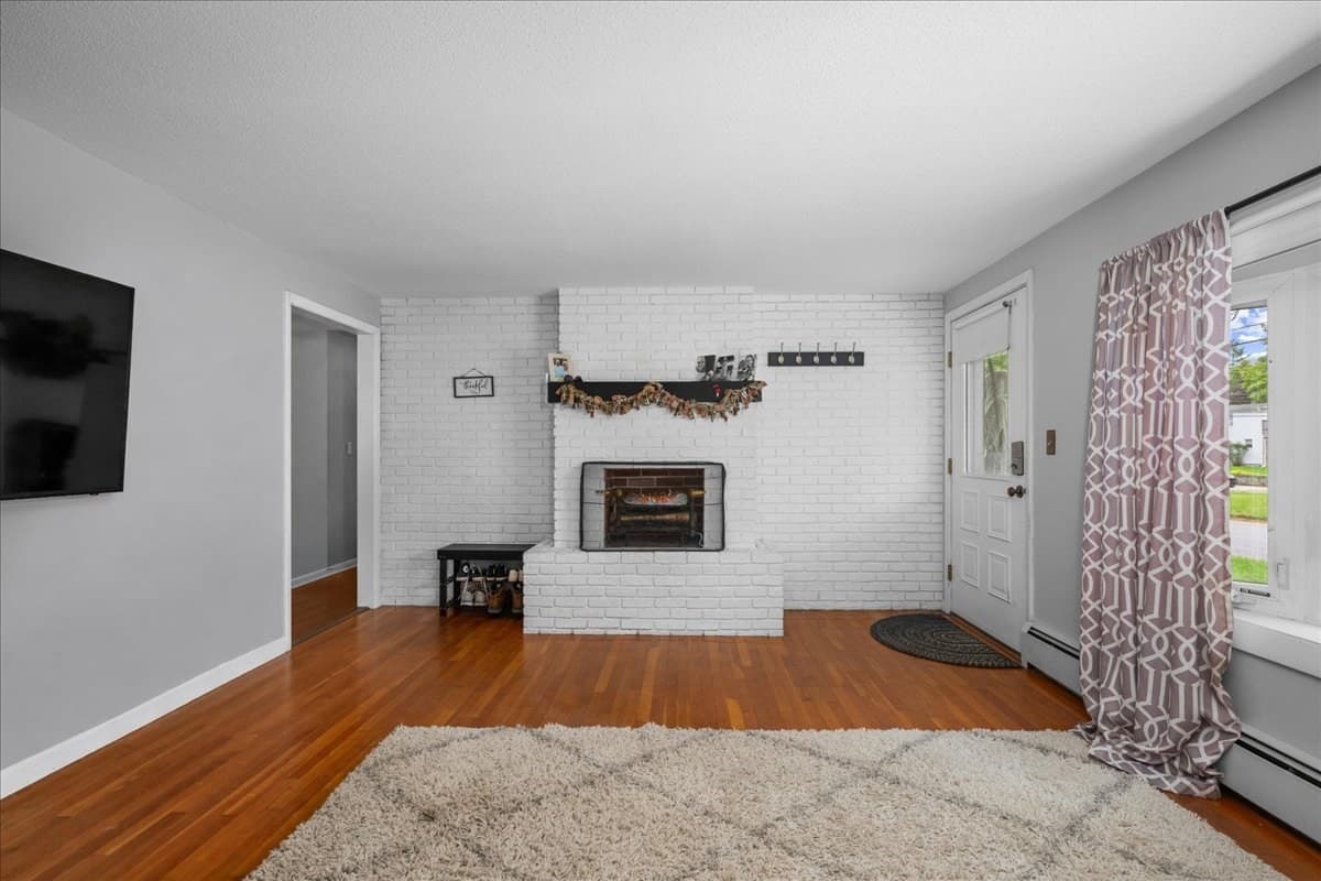 Single Family Residence at 3 Vine St, Webster MA 01570, Webster, photo 4 of 25