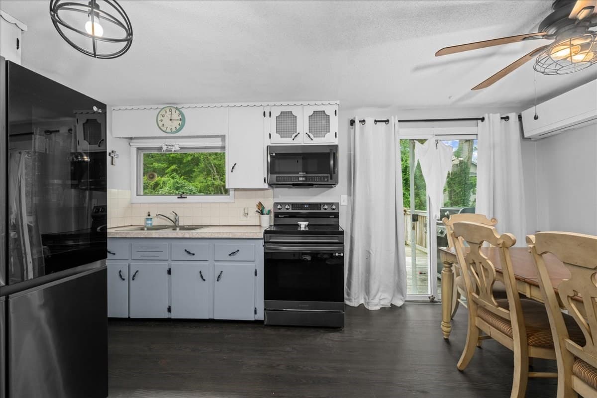 Single Family Residence at 3 Vine St, Webster MA 01570, Webster, photo 8 of 25