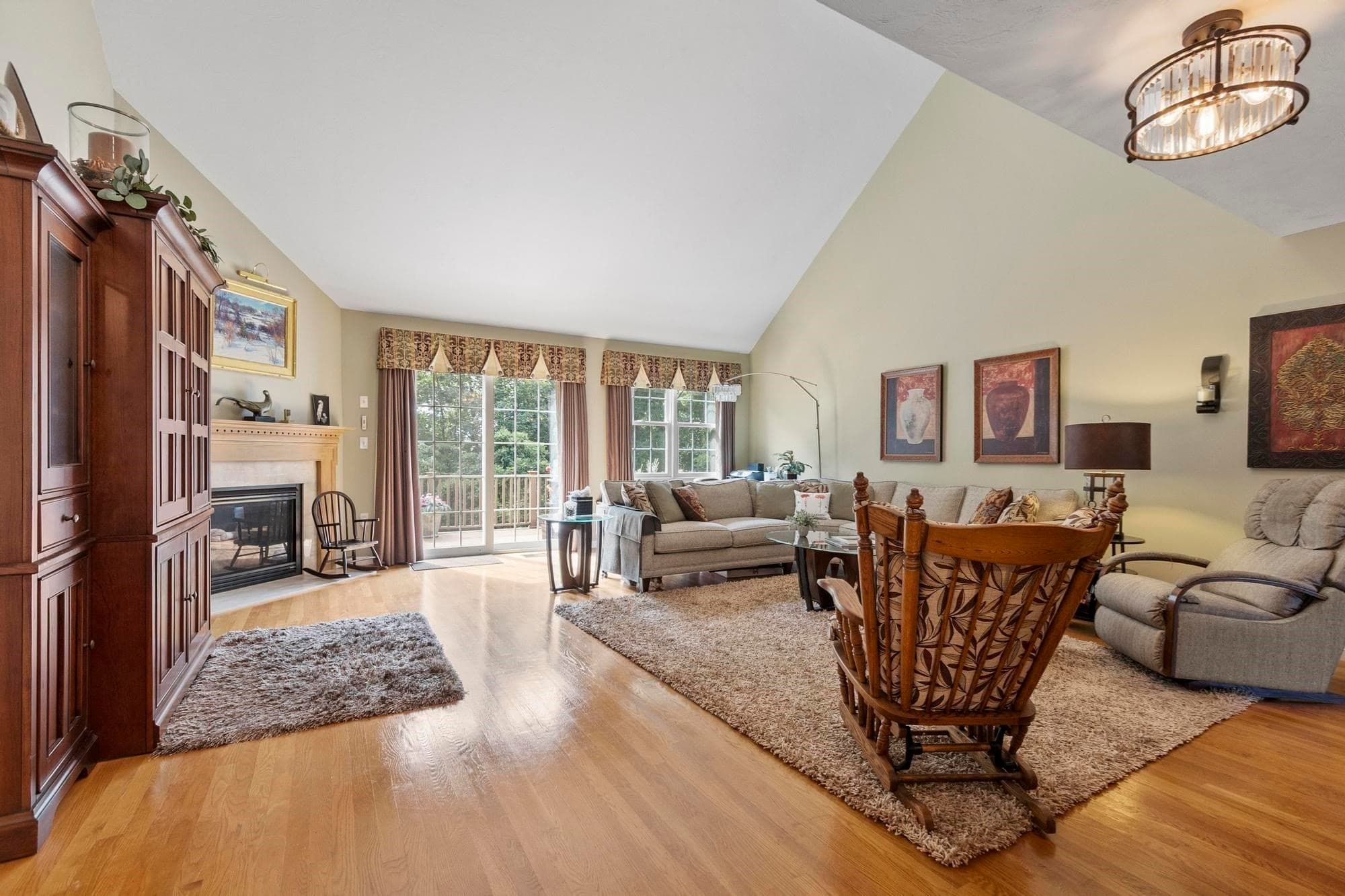 Condominium at 131 Ariel Circle # 131, Sutton MA 01590, Sutton, photo 3 of 32