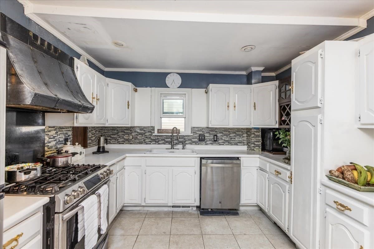 Single Family Residence at 33 Ninth Ave, Haverhill MA 01830, Haverhill, photo 14 of 39