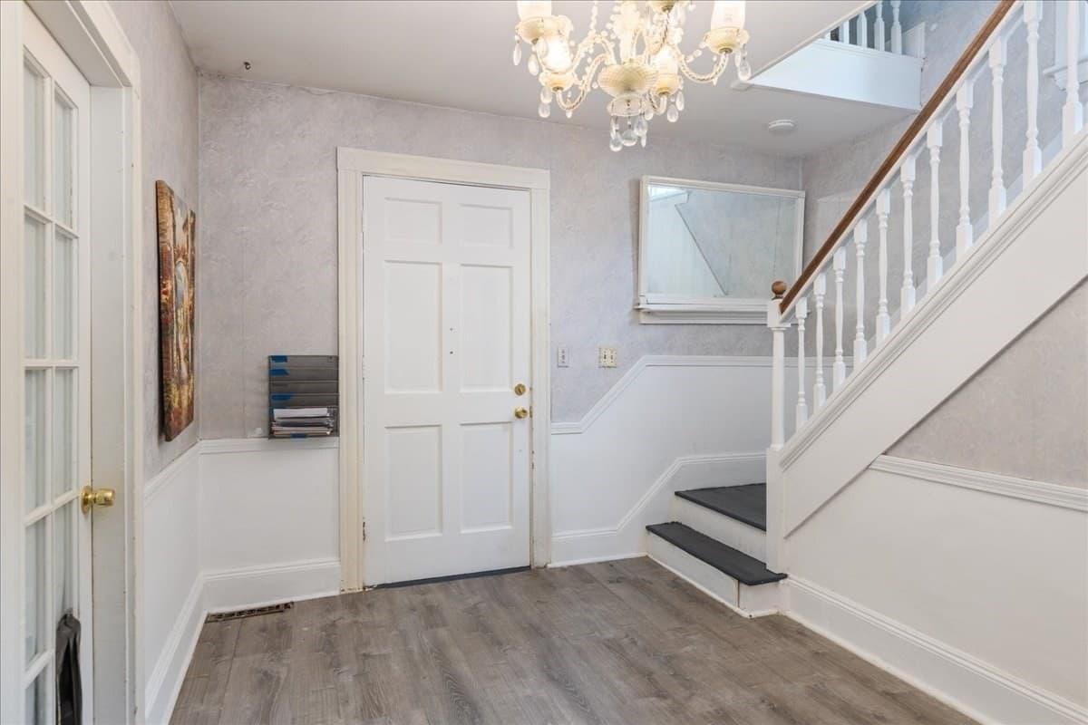 Single Family Residence at 33 Ninth Ave, Haverhill MA 01830, Haverhill, photo 4 of 39