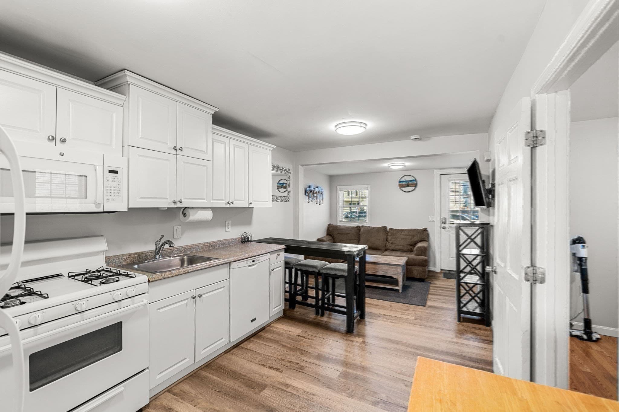 2 Family - 2 Units Side by Side at 50 Atlantic Avenue, Salisbury MA 01952, Salisbury, photo 27 of 40
