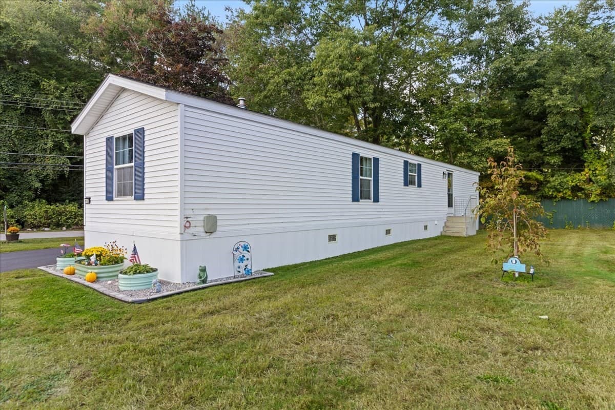 Mobile Home at 1 Arrow Dr. # L, Salem NH 03079, Salem, photo 23 of 23