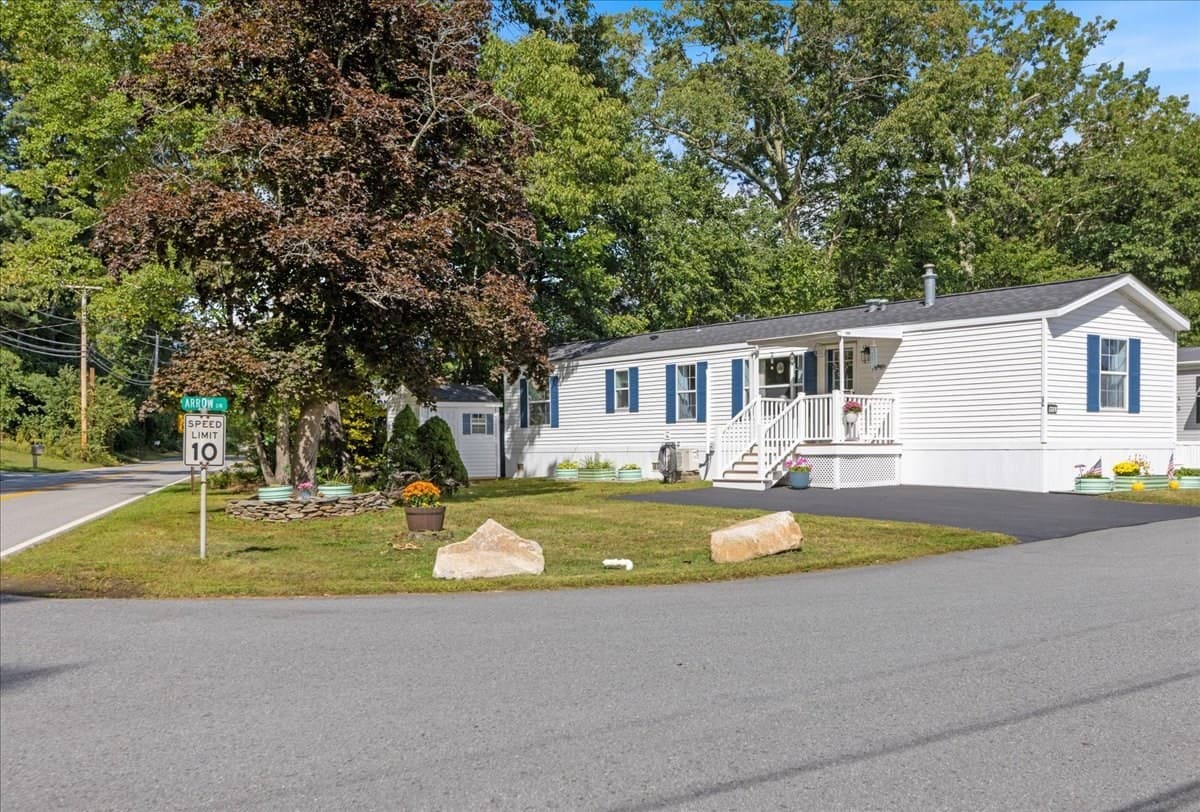 Mobile Home at 1 Arrow Dr. # L, Salem NH 03079, Salem, photo 3 of 23