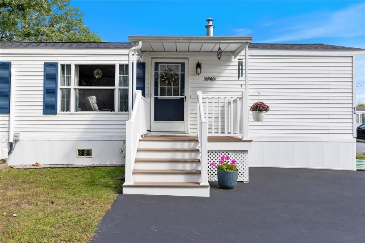 Mobile Home at 1 Arrow Dr. # L, Salem NH 03079, Salem, photo 4 of 23