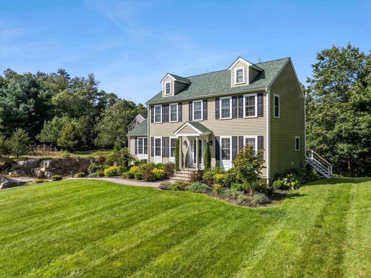 Single Family Residence at 4 Look Out Circle, Middleboro MA 02346, Middleboro, photo 3 of 42