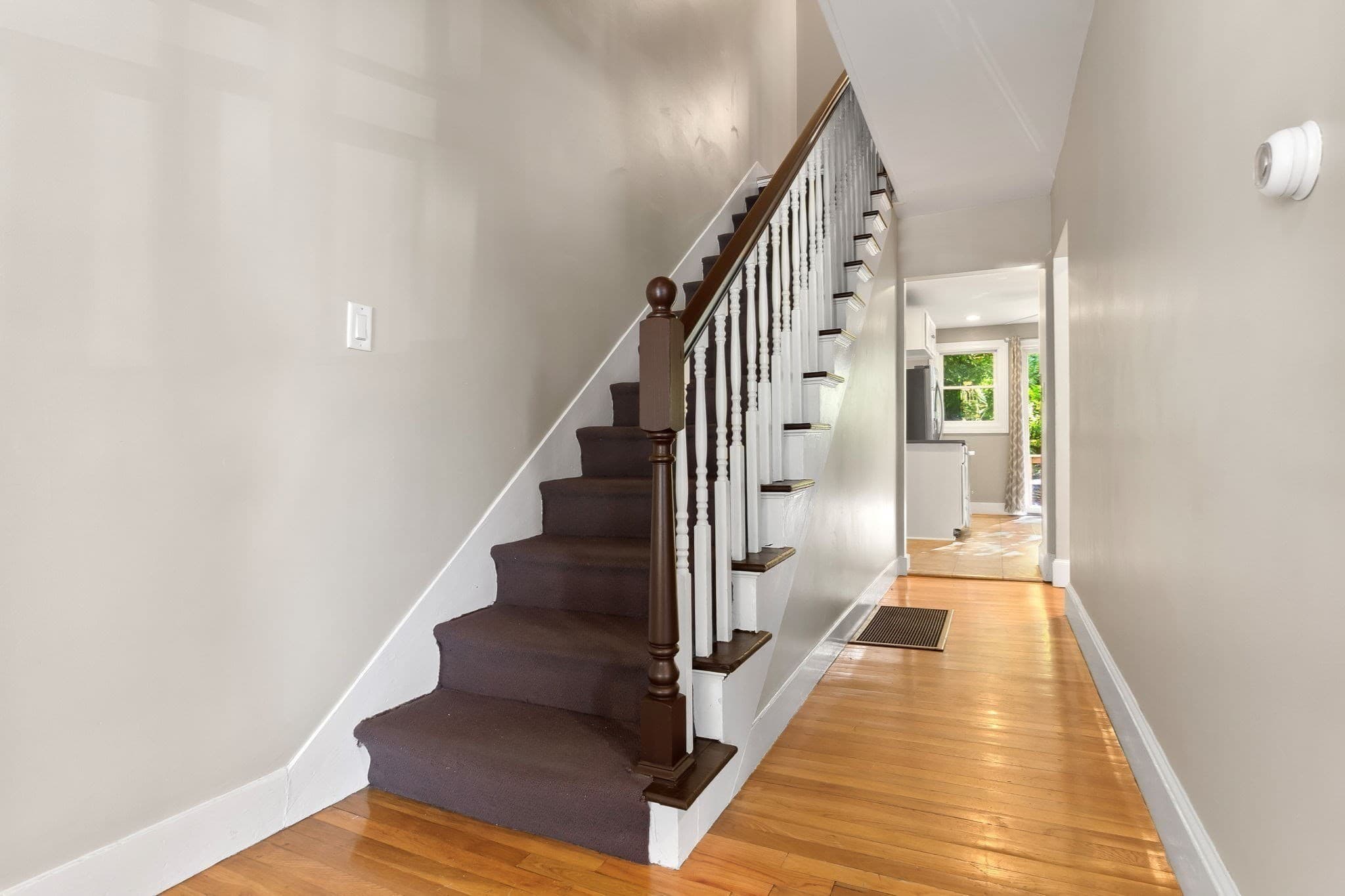 Condominium at 17-1/2 Pierce Ave., Beverly MA 01915, Beverly, photo 6 of 25