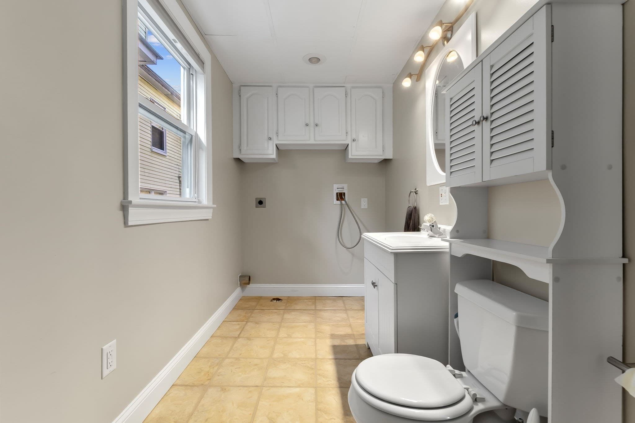 Condominium at 17-1/2 Pierce Ave., Beverly MA 01915, Beverly, photo 13 of 25