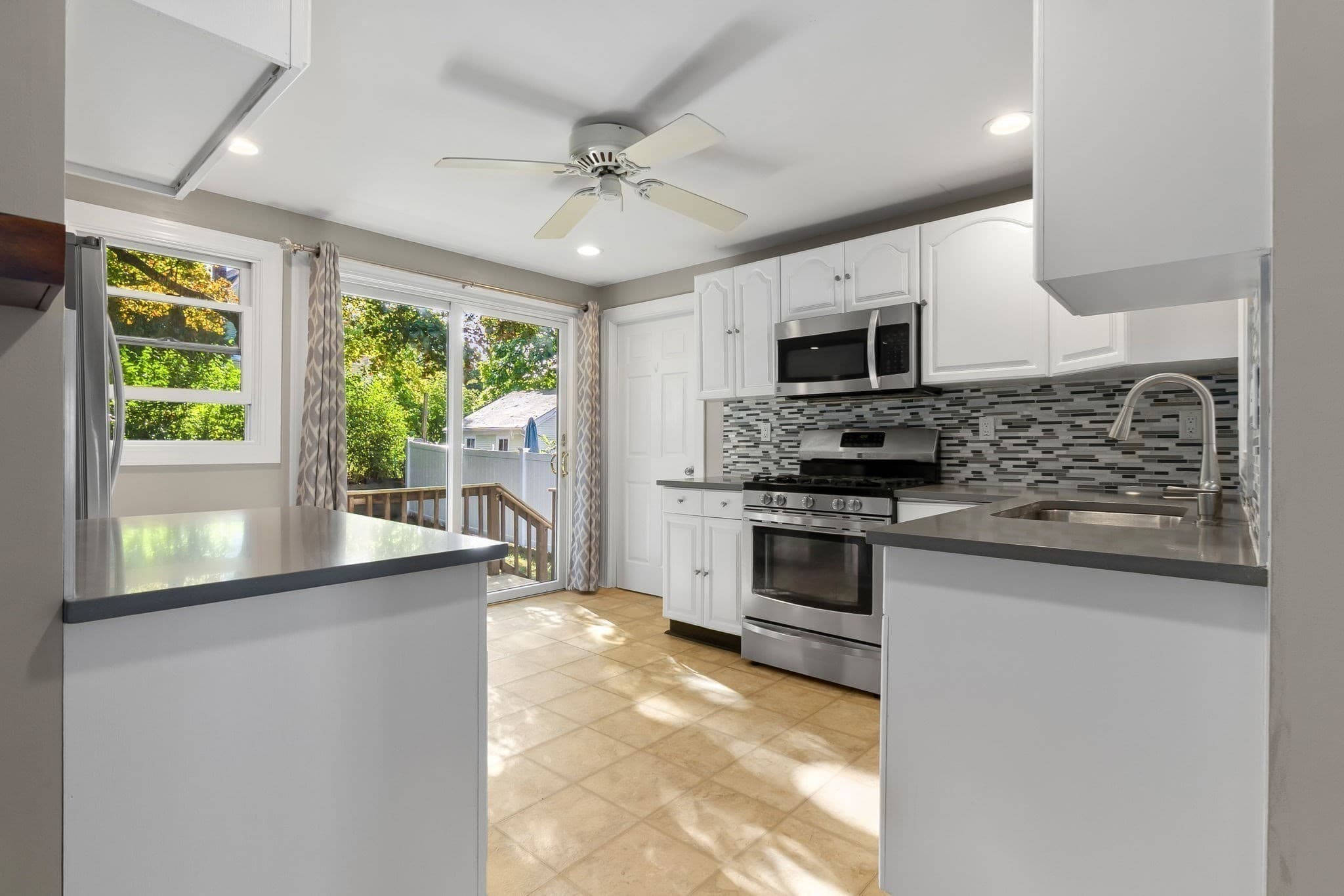 Condominium at 17-1/2 Pierce Ave., Beverly MA 01915, Beverly, photo 9 of 25