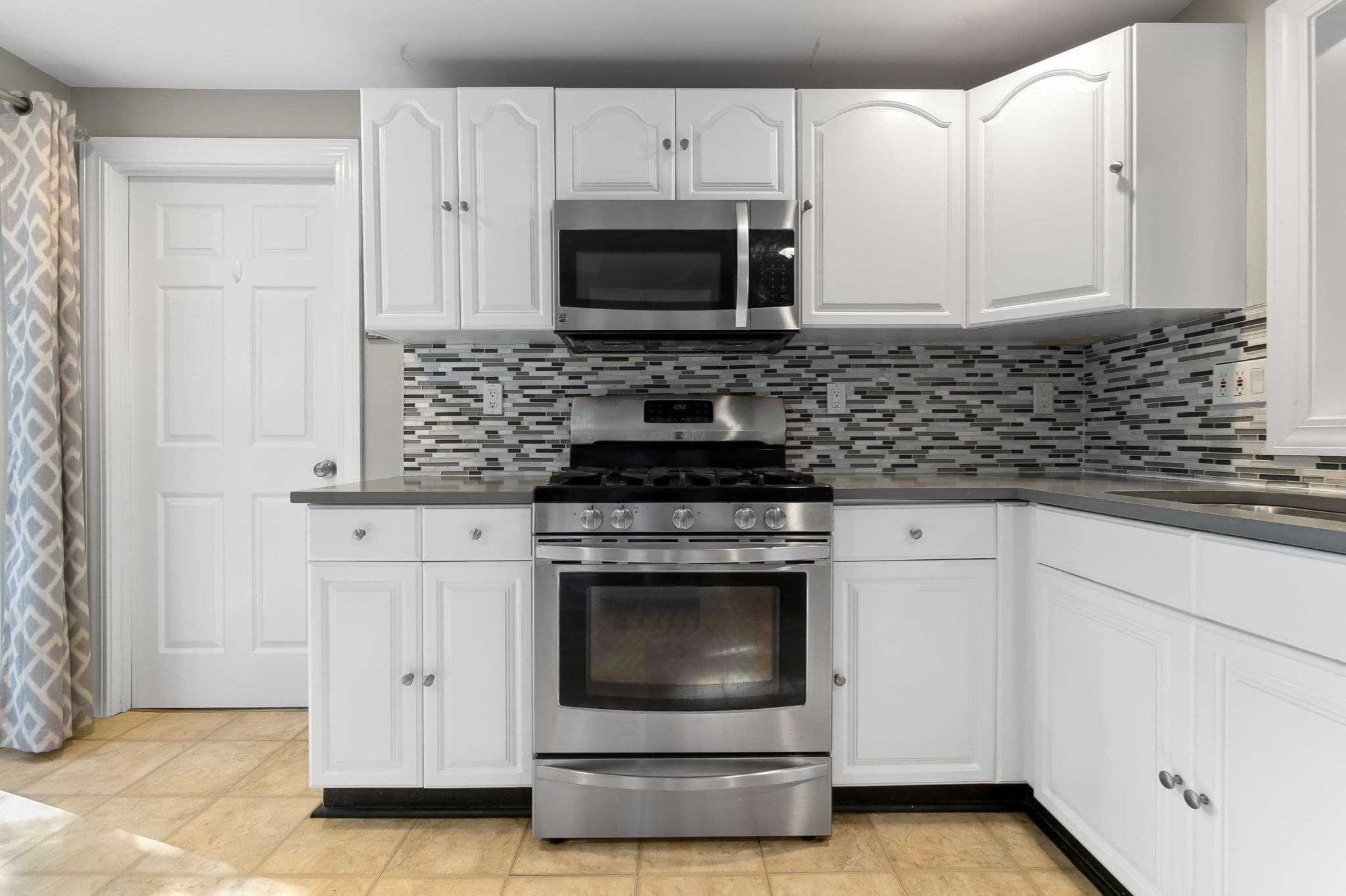 Condominium at 17-1/2 Pierce Ave., Beverly MA 01915, Beverly, photo 10 of 25