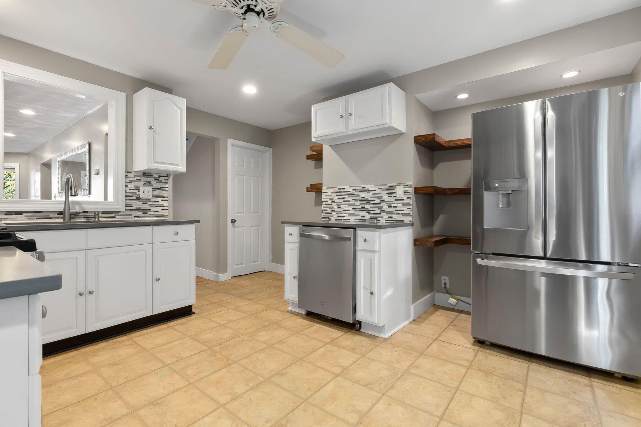 Condominium at 17-1/2 Pierce Ave., Beverly MA 01915, Beverly, photo 11 of 25
