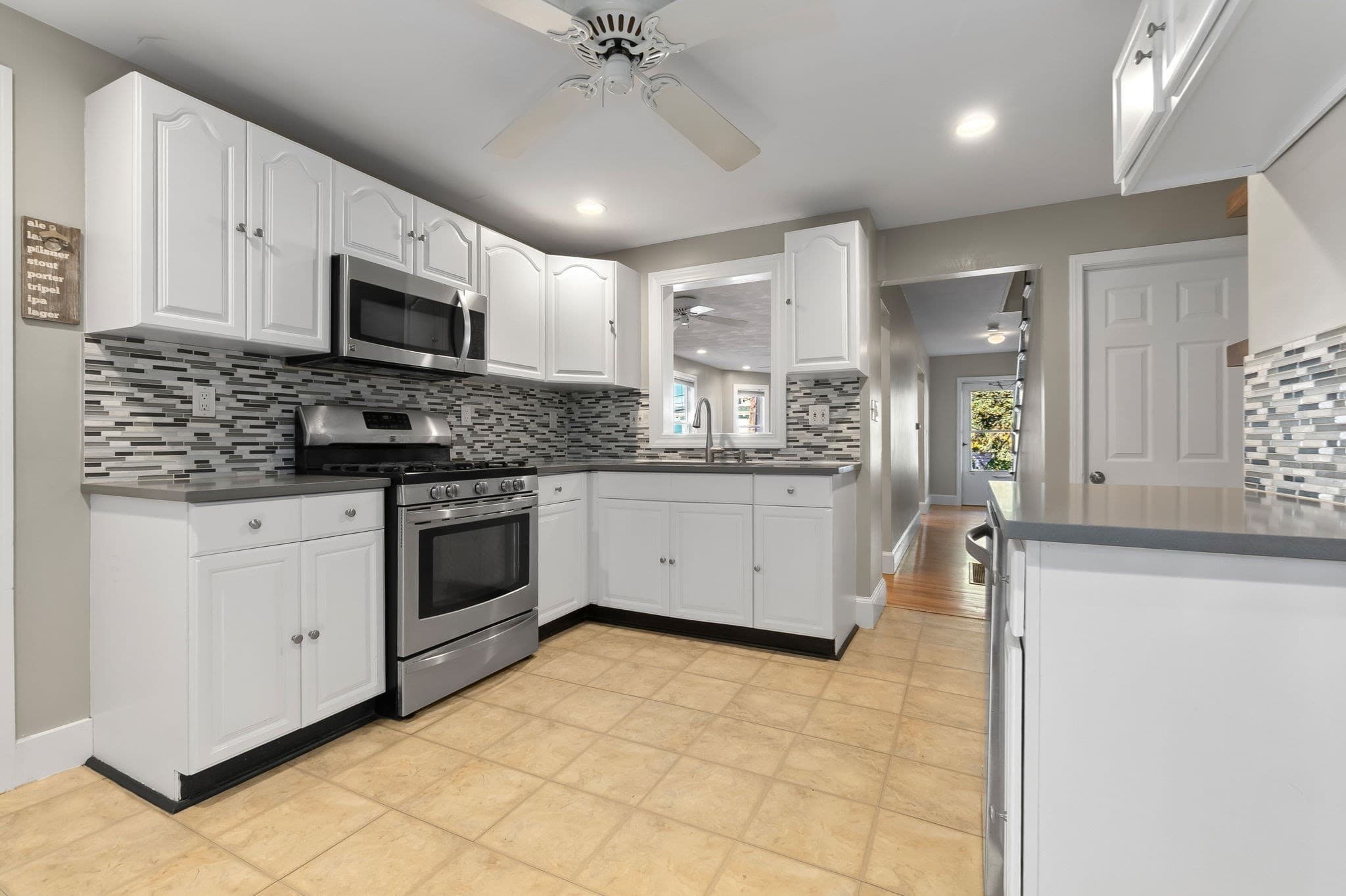 Condominium at 17-1/2 Pierce Ave., Beverly MA 01915, Beverly, photo 8 of 25