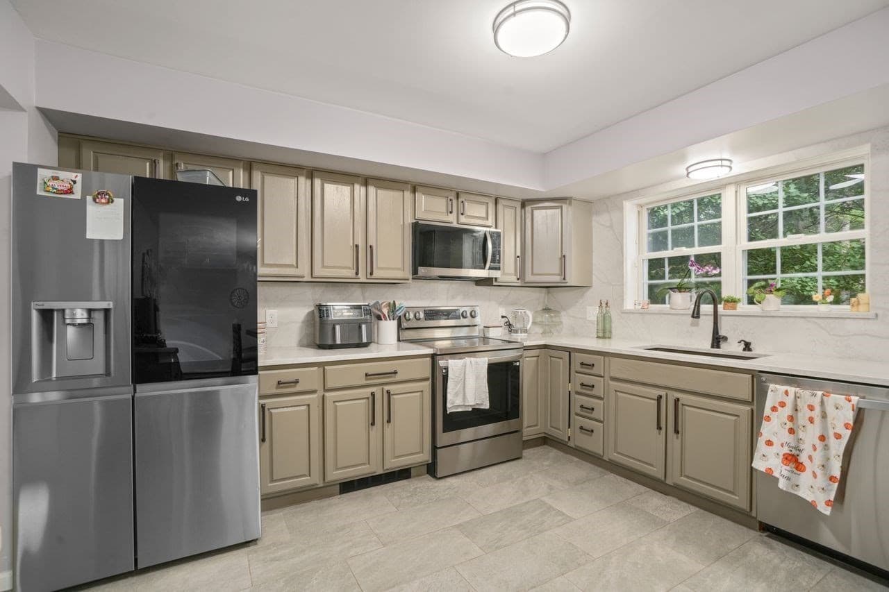 Single Family Residence at 115 Farm Pond Road, Oakham MA 01068, Oakham, photo 12 of 42