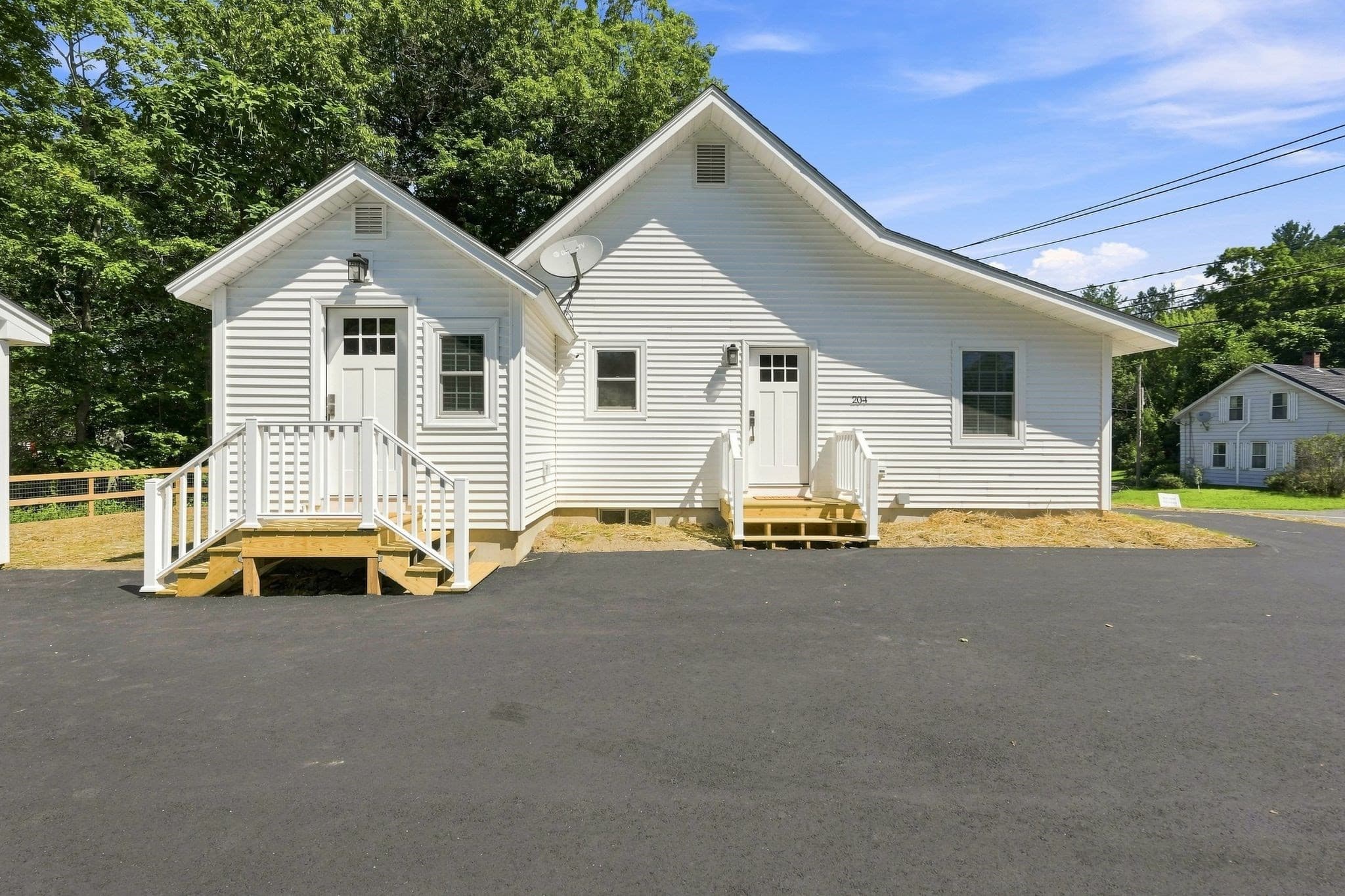 Single Family Residence at 204 River Dr, Hadley MA 01035, Hadley, photo 2 of 42
