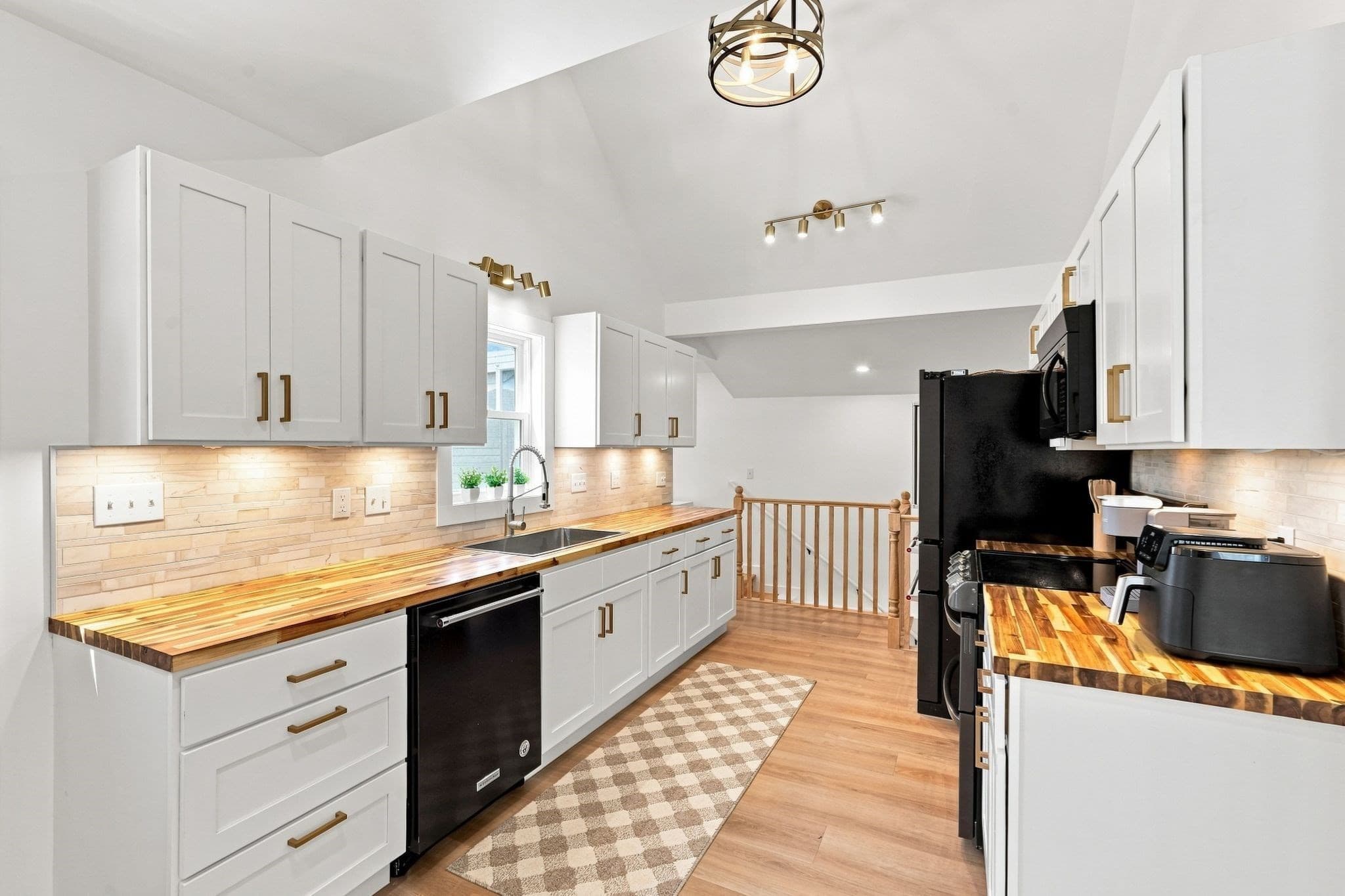 Single Family Residence at 204 River Dr, Hadley MA 01035, Hadley, photo 3 of 42