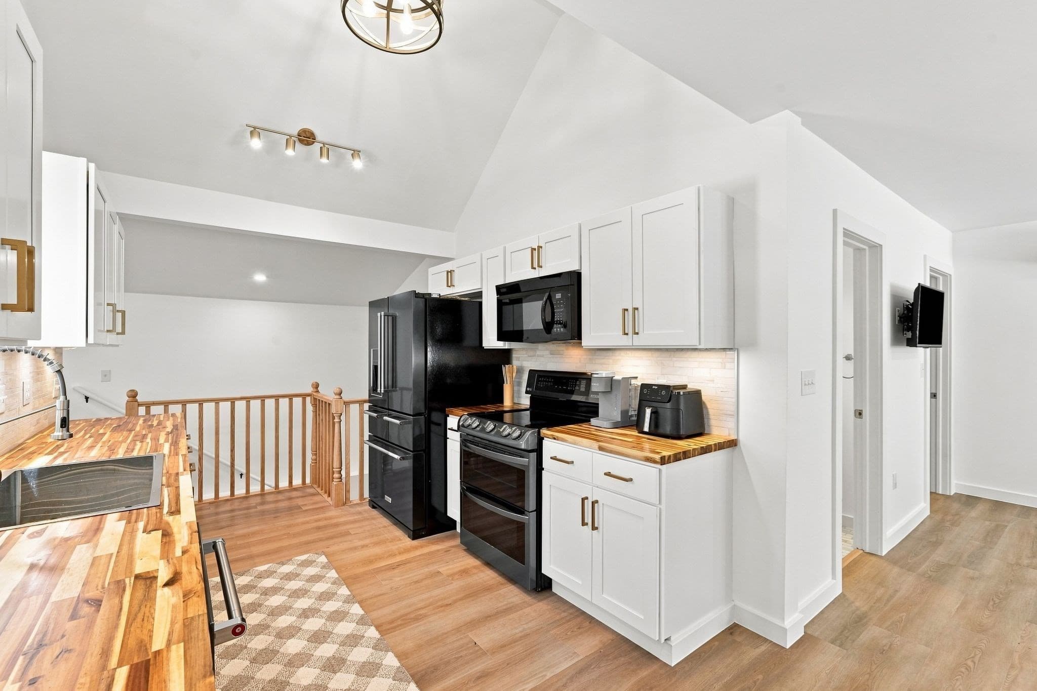 Single Family Residence at 204 River Dr, Hadley MA 01035, Hadley, photo 4 of 42