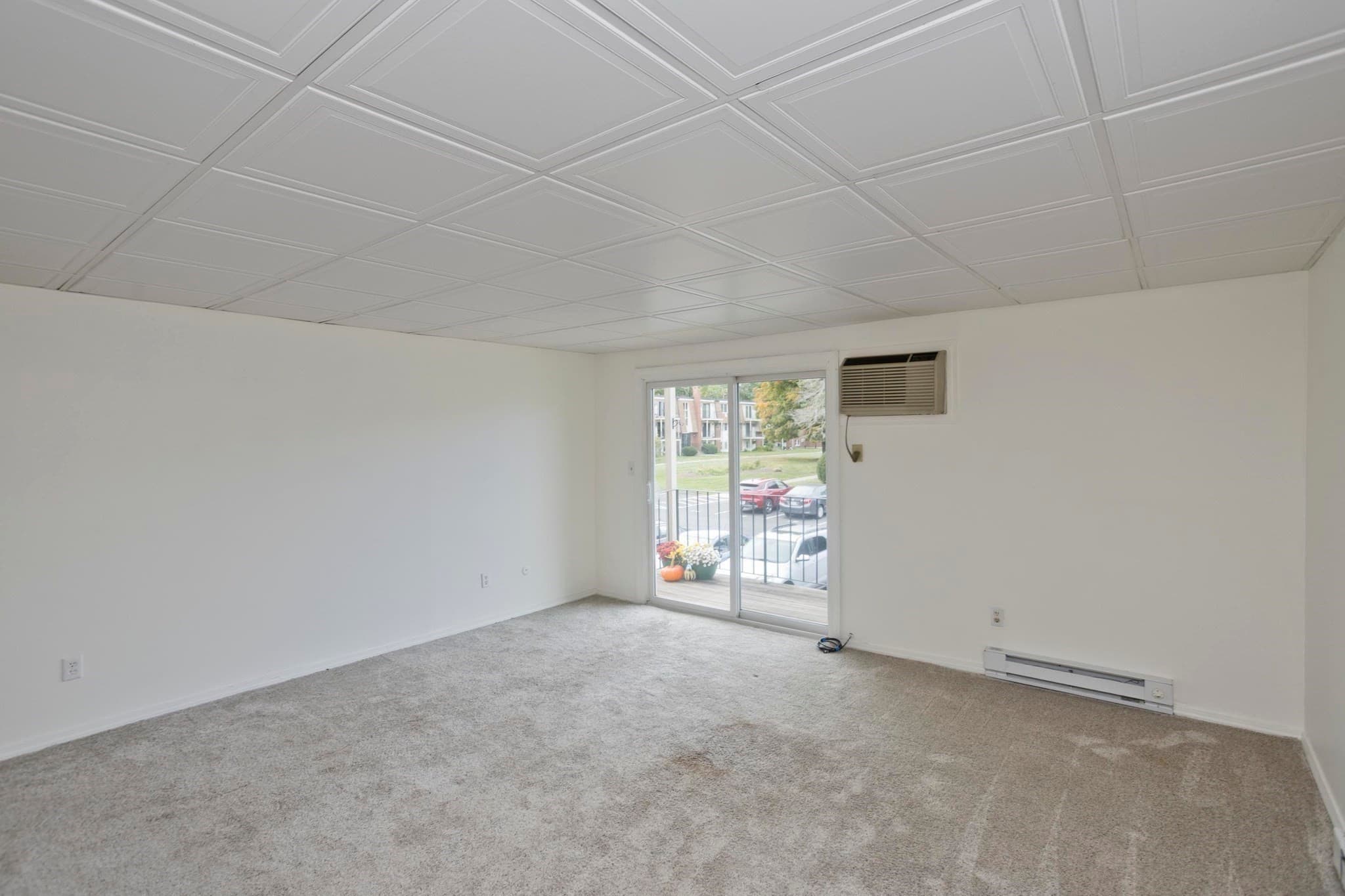 Condominium at 80 Damon Rd # 8206, Northampton MA 01060, Northampton, photo 3 of 24