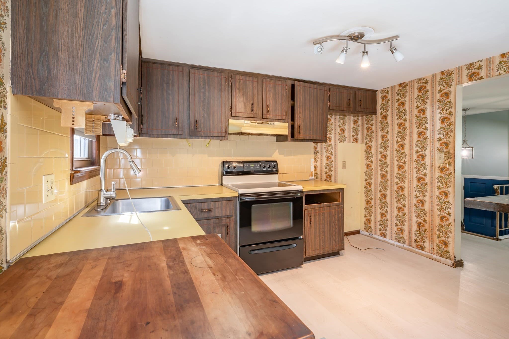 Single Family Residence at 244 Hedges Pond Road, Plymouth MA 02360, Plymouth, photo 10 of 41