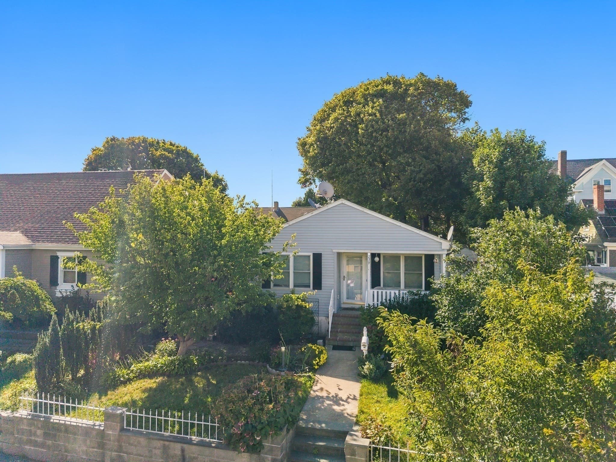 Single Family Residence at 739 County St, New Bedford MA 02740, New Bedford, photo 3 of 36