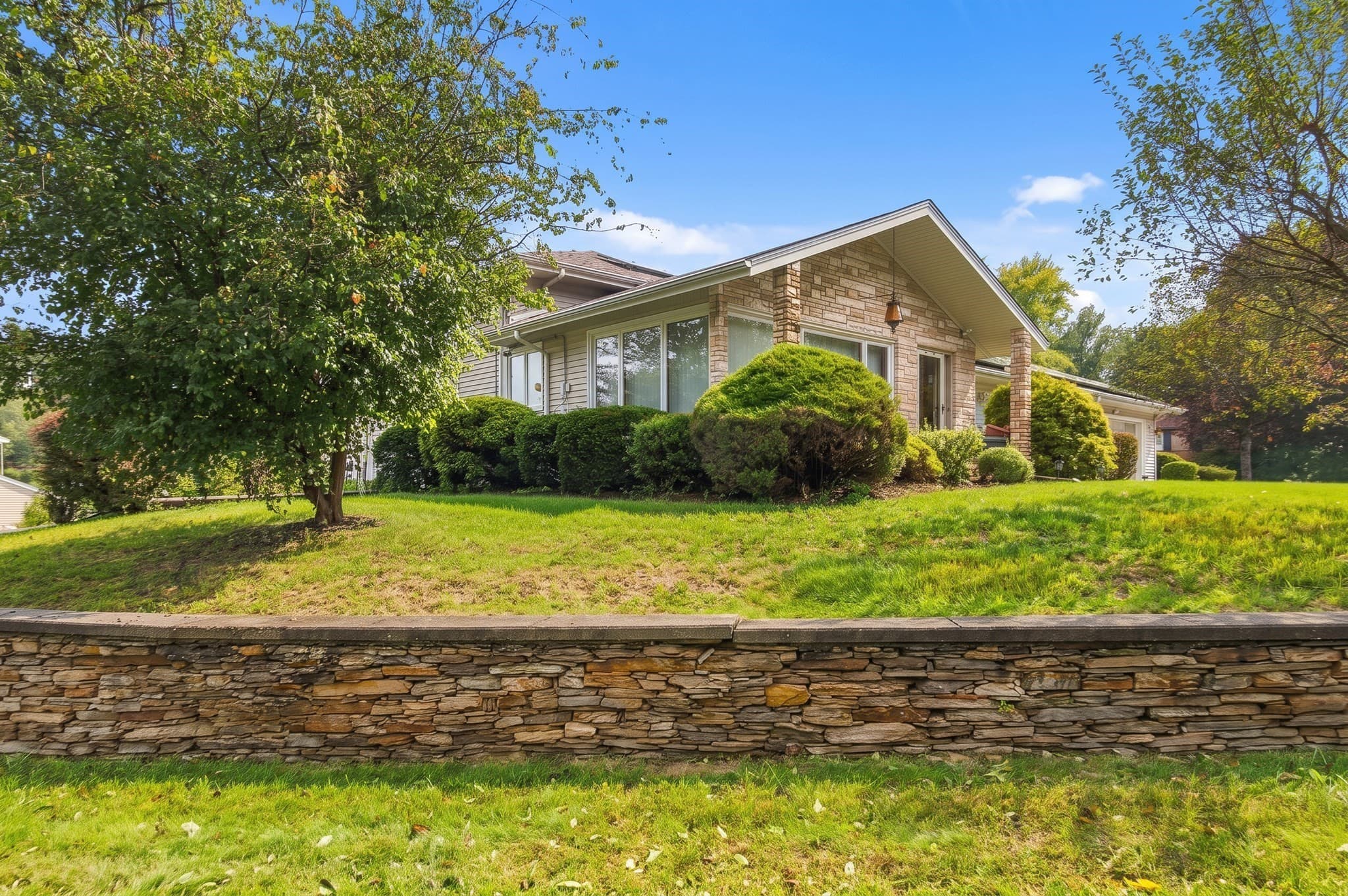 Single Family Residence at 131 Valley Rd, Somerset MA 02726, Somerset, photo 9 of 42
