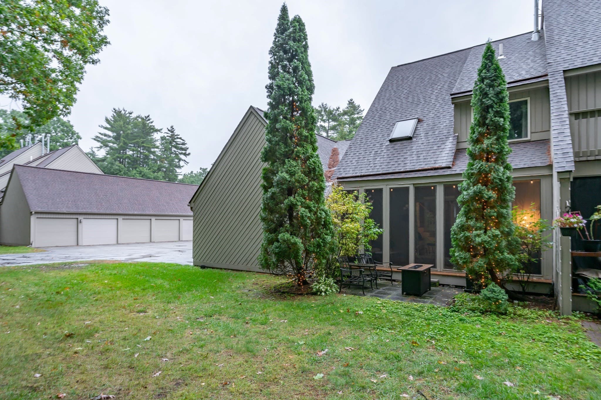Condominium at 22 Suffolk Ct # 22, Bedford NH 03110, Bedford, photo 3 of 23