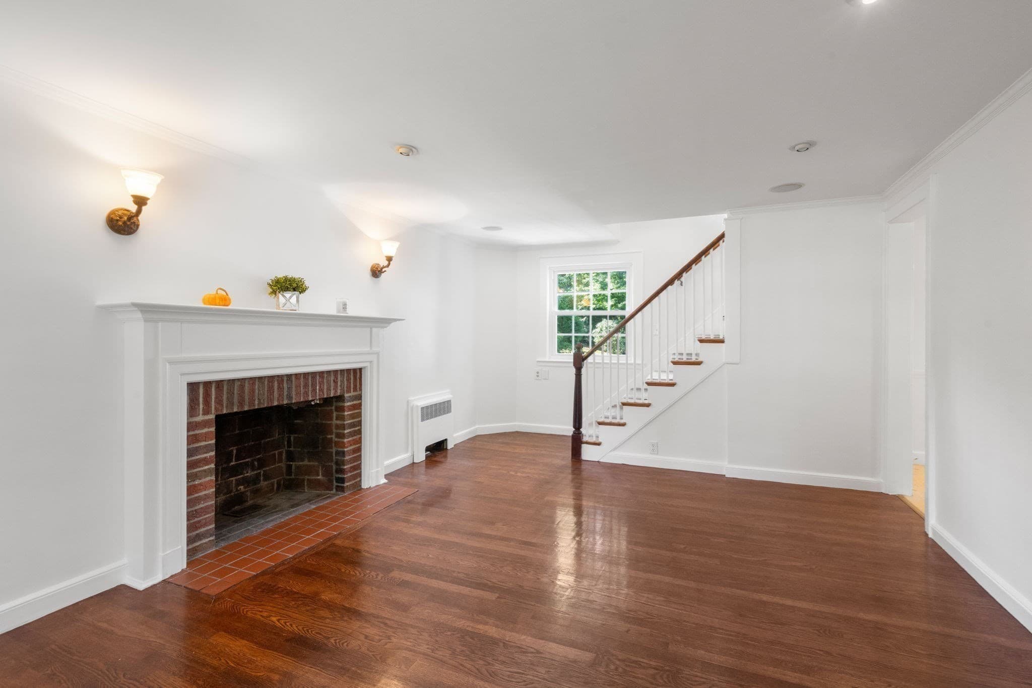 Single Family Residence at 32 Mount Ida Rd, Weymouth MA 02189, Weymouth, photo 6 of 42