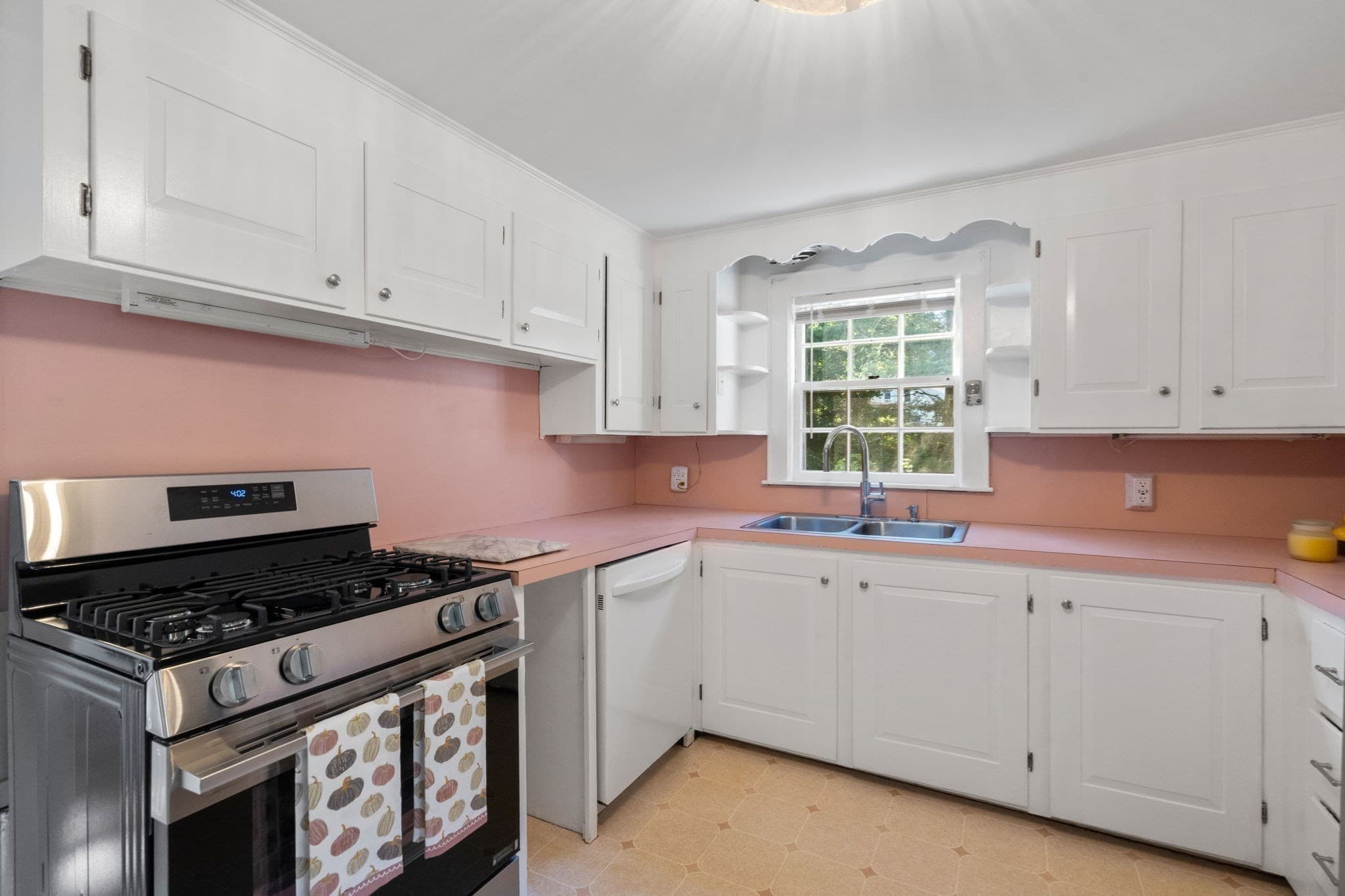 Single Family Residence at 32 Mount Ida Rd, Weymouth MA 02189, Weymouth, photo 17 of 42