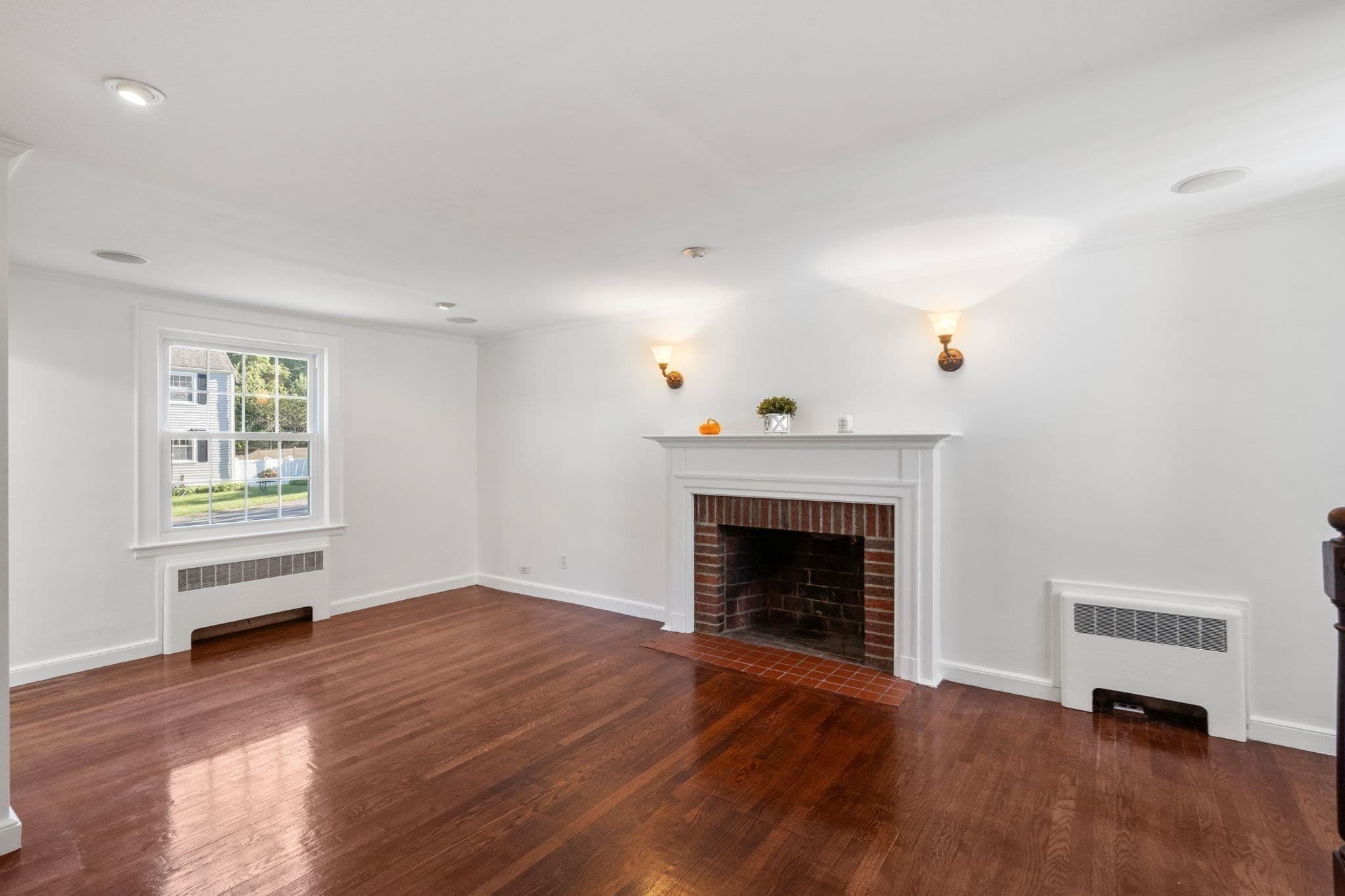 Single Family Residence at 32 Mount Ida Rd, Weymouth MA 02189, Weymouth, photo 7 of 42