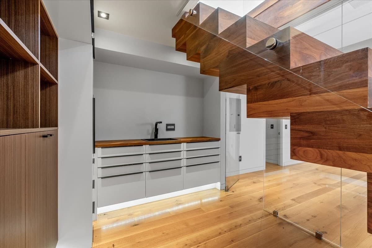 Single Family Residence at 201R Savin Hill Avenue, Boston MA 02125, Boston, photo 23 of 40