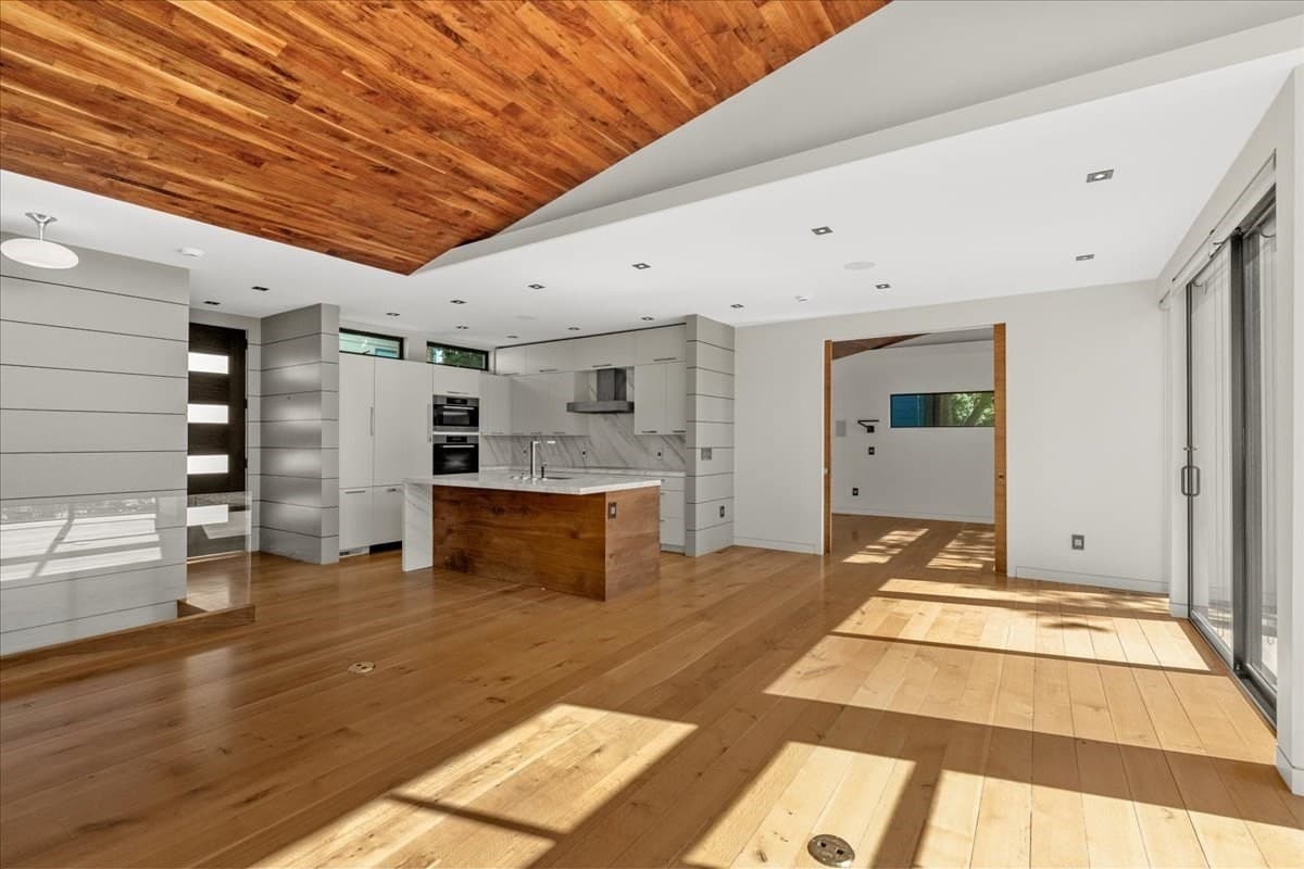 Single Family Residence at 201R Savin Hill Avenue, Boston MA 02125, Boston, photo 11 of 40