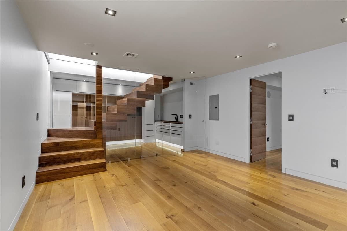 Single Family Residence at 201R Savin Hill Avenue, Boston MA 02125, Boston, photo 21 of 40
