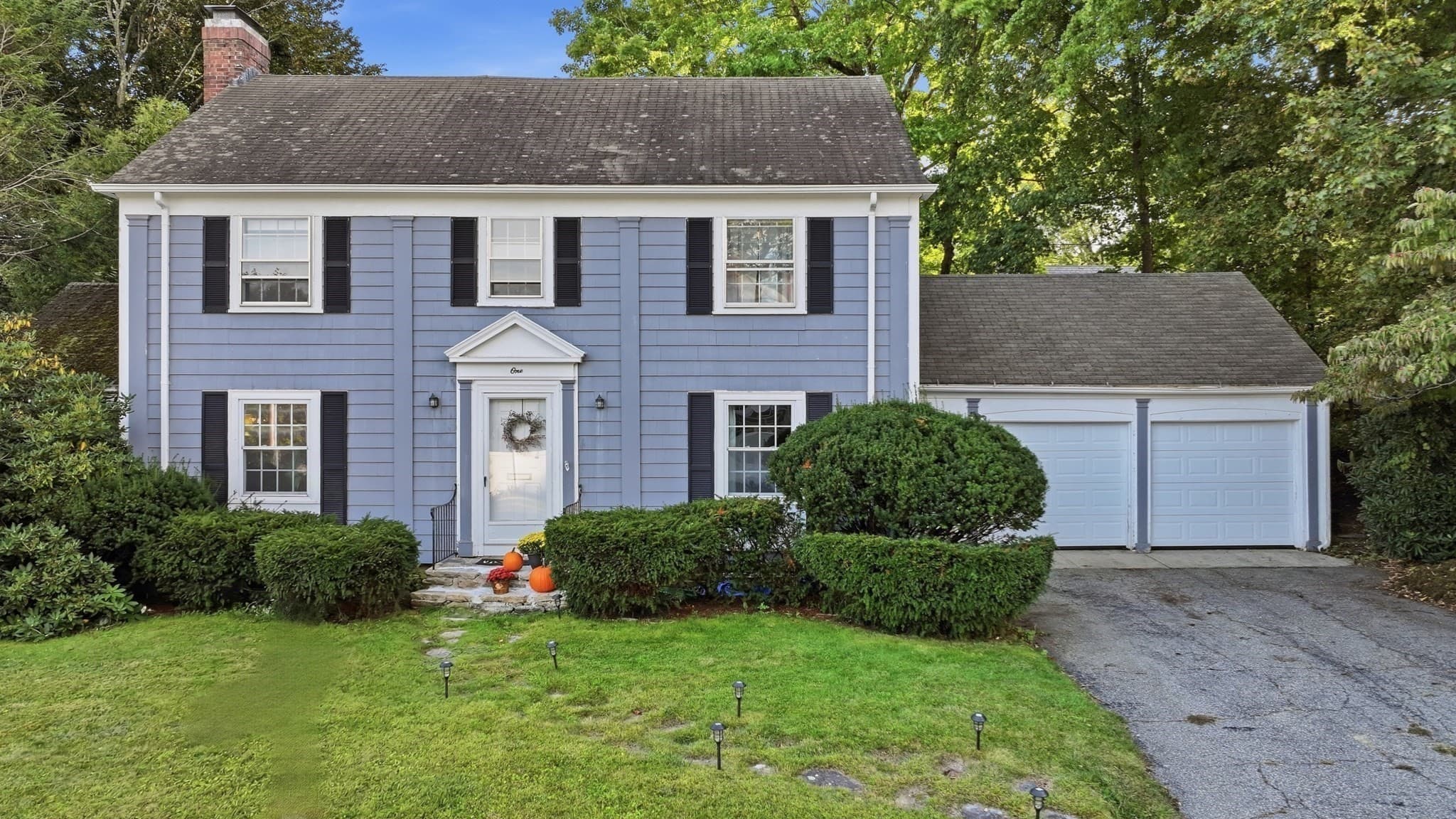 Single Family Residence at 1 Algonquin Rd, Worcester MA 01609, Worcester, photo 2 of 41