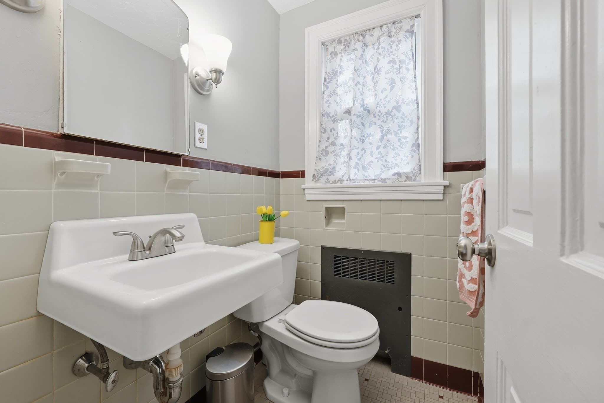 Single Family Residence at 1 Algonquin Rd, Worcester MA 01609, Worcester, photo 13 of 41