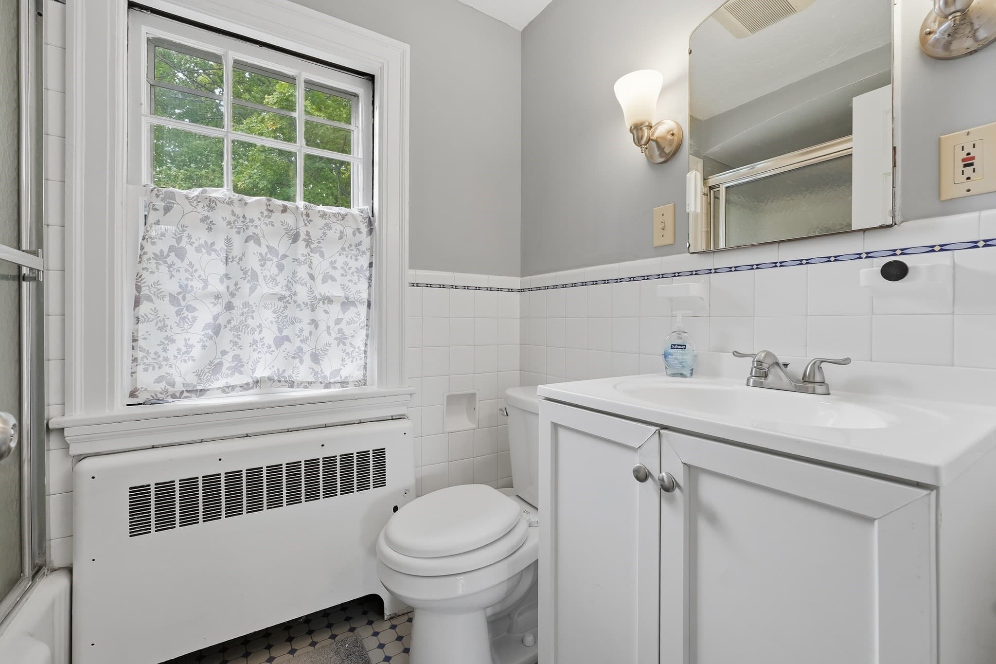 Single Family Residence at 1 Algonquin Rd, Worcester MA 01609, Worcester, photo 20 of 41
