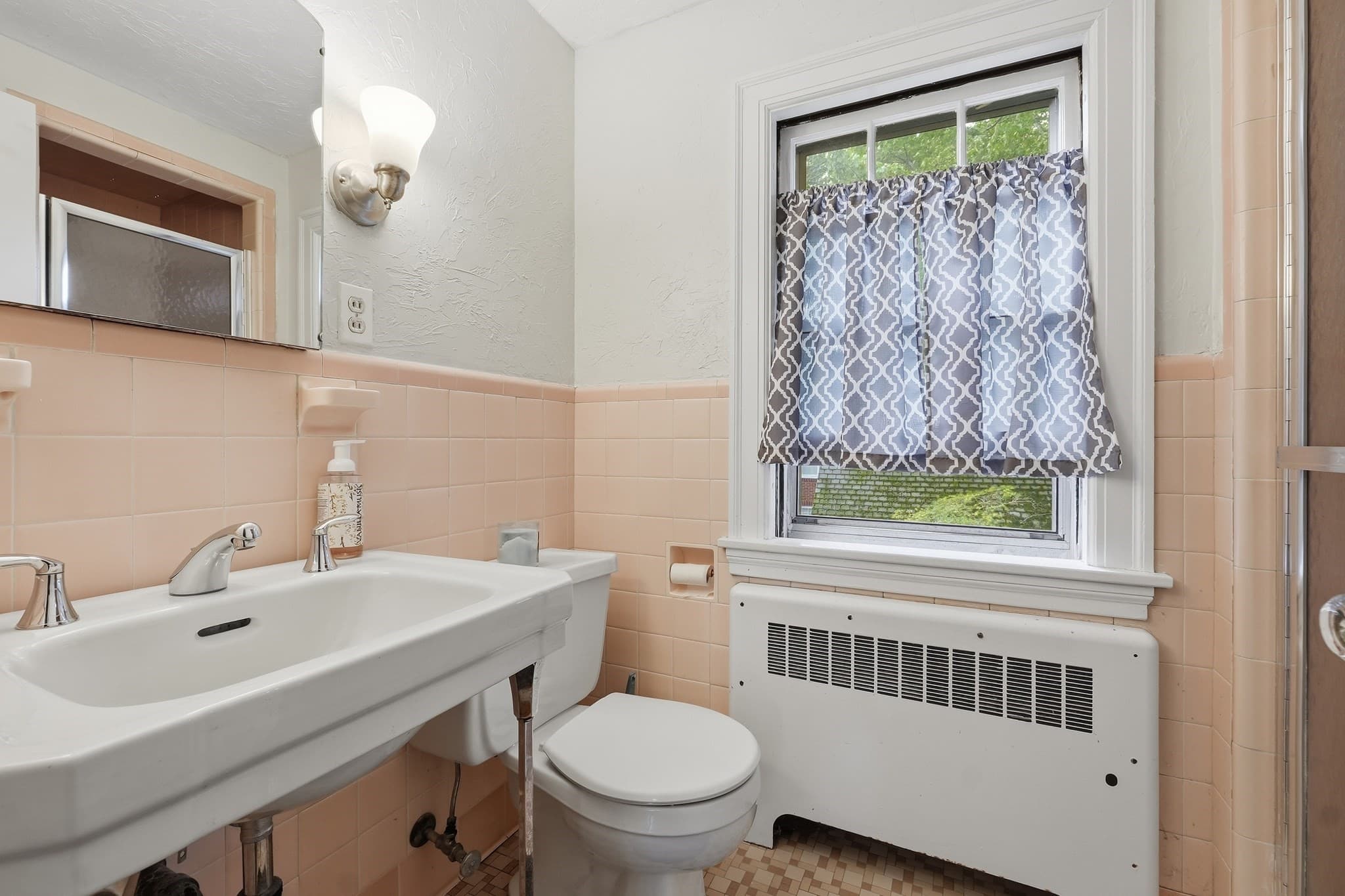 Single Family Residence at 1 Algonquin Rd, Worcester MA 01609, Worcester, photo 24 of 41