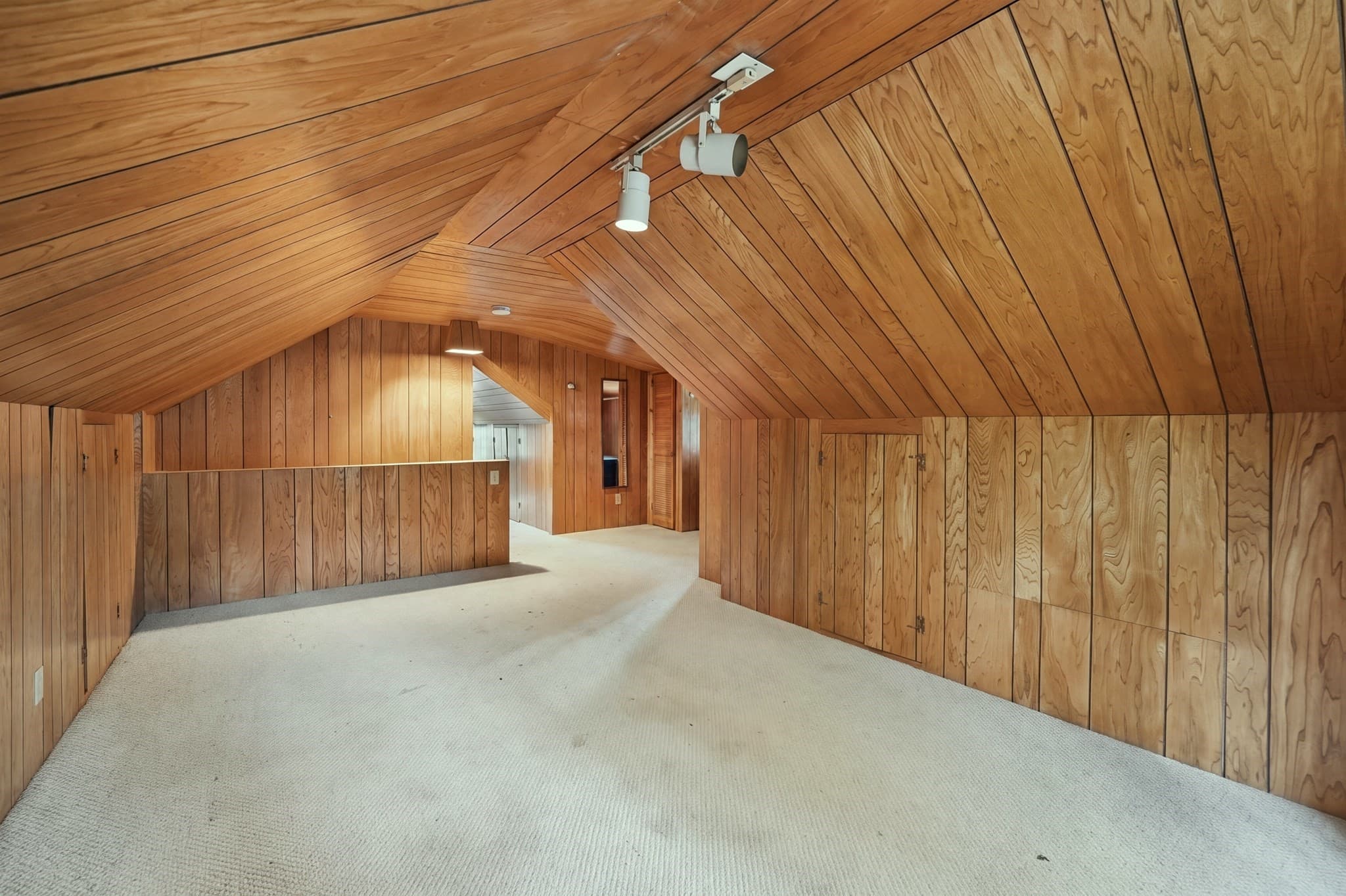 Single Family Residence at 1 Algonquin Rd, Worcester MA 01609, Worcester, photo 33 of 41