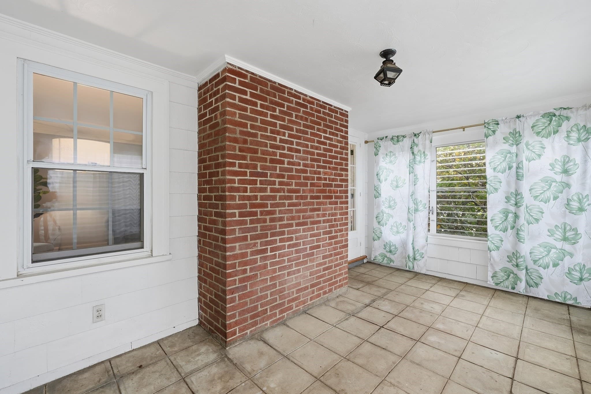 Single Family Residence at 1 Algonquin Rd, Worcester MA 01609, Worcester, photo 15 of 41