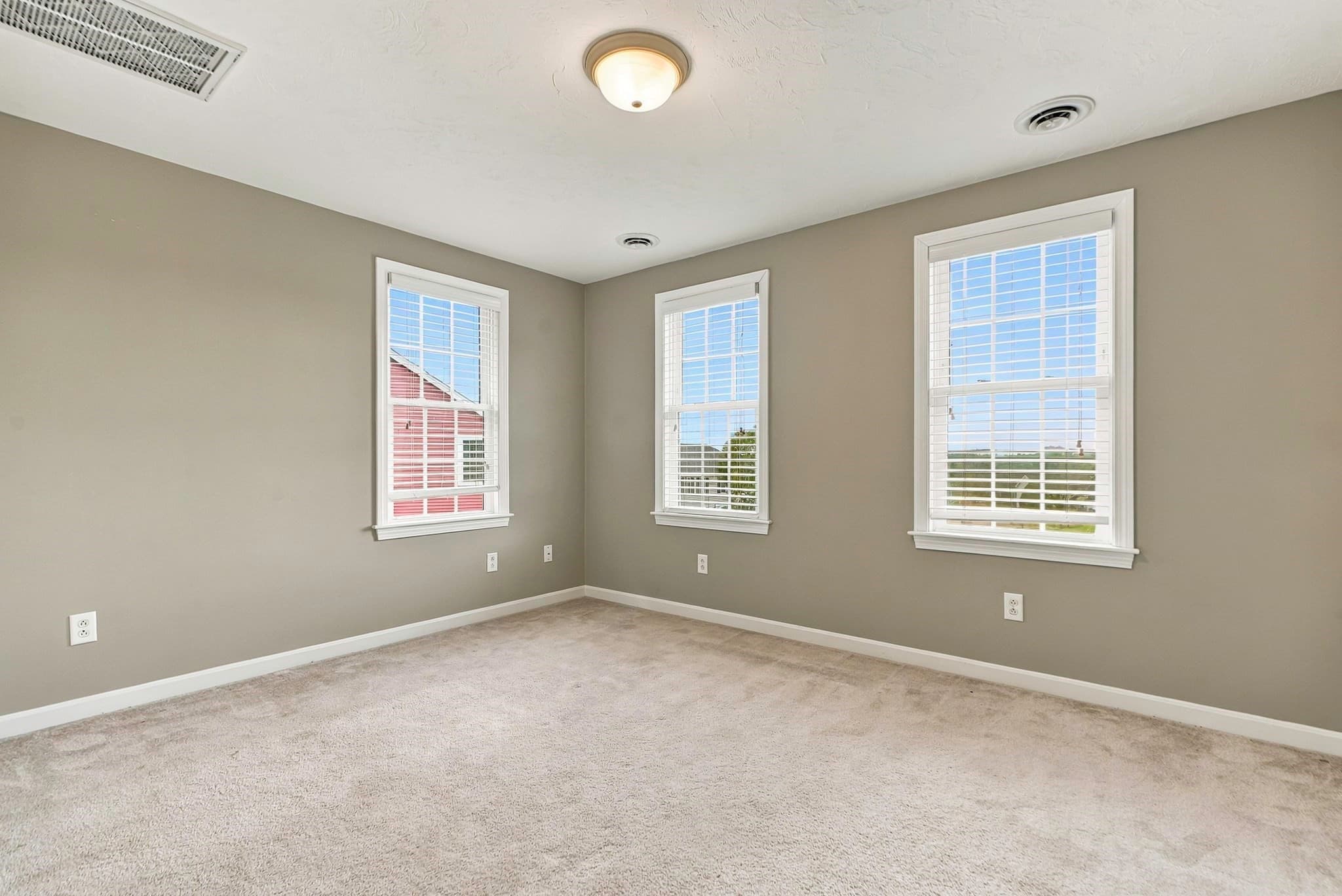 Single Family Residence at 10 Jonathan Cir, Rutland MA 01543, Rutland, photo 30 of 42