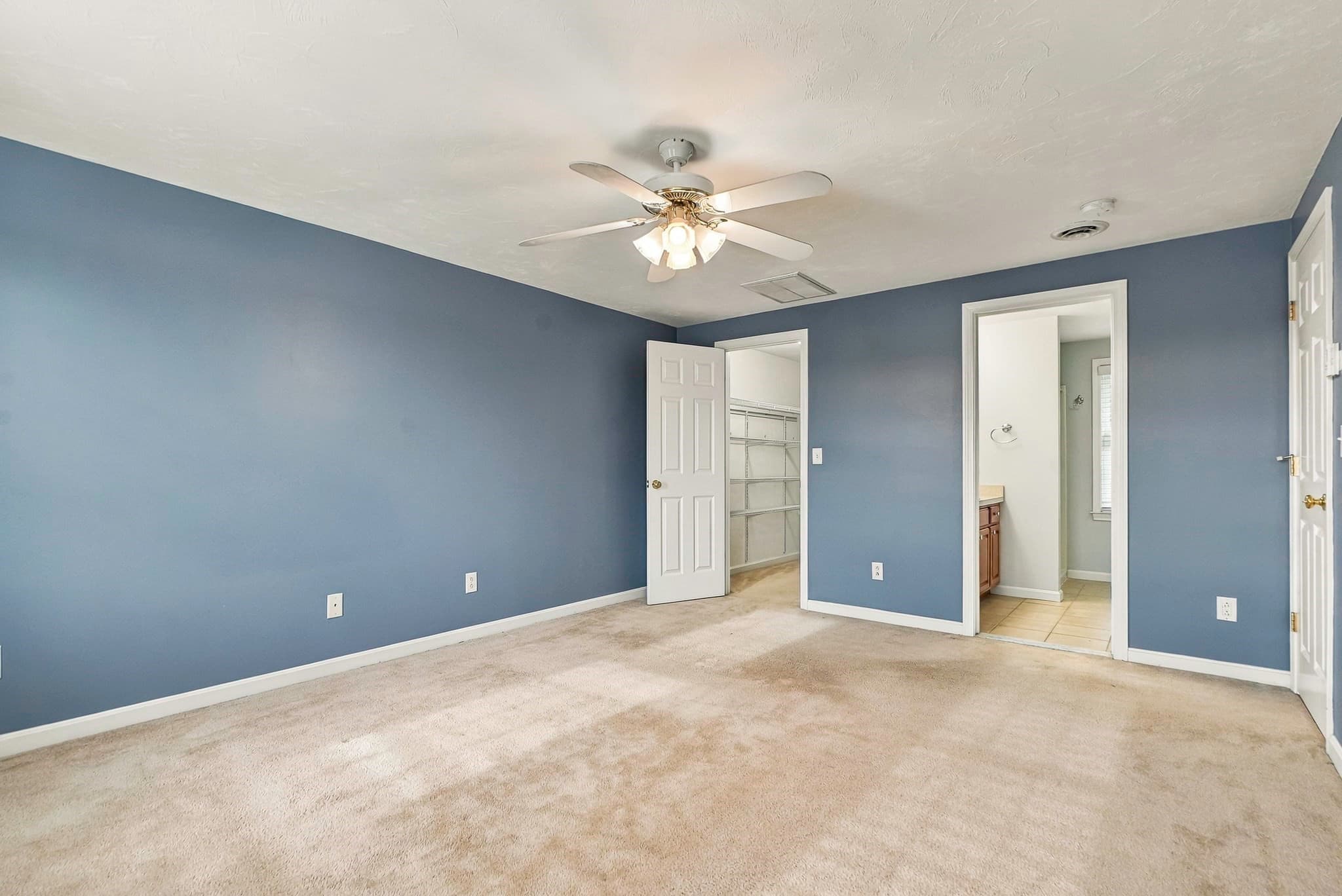 Single Family Residence at 10 Jonathan Cir, Rutland MA 01543, Rutland, photo 35 of 42